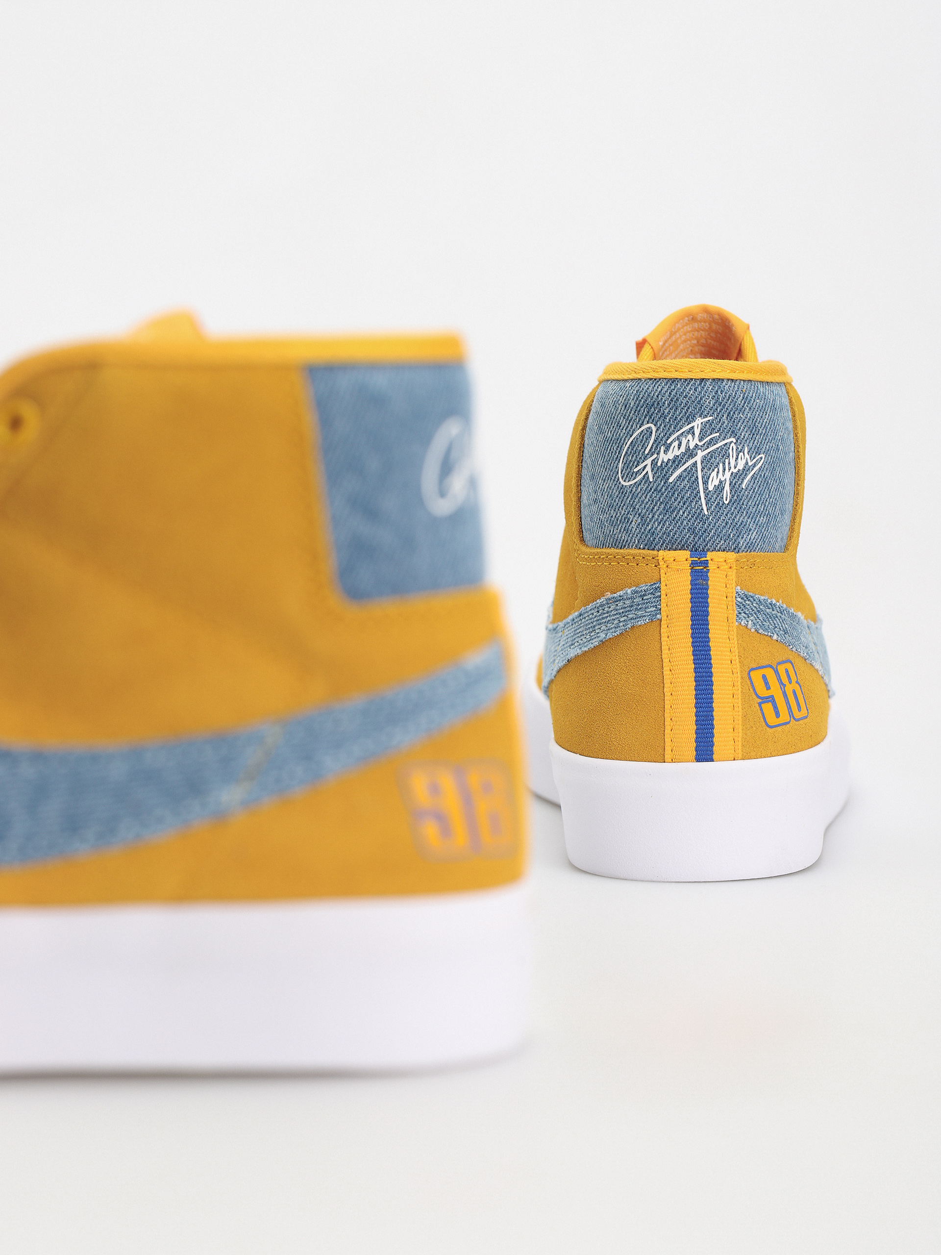 Nike SB Zoom Blazer Mid Pro GT Shoes (university gold/game royal)
