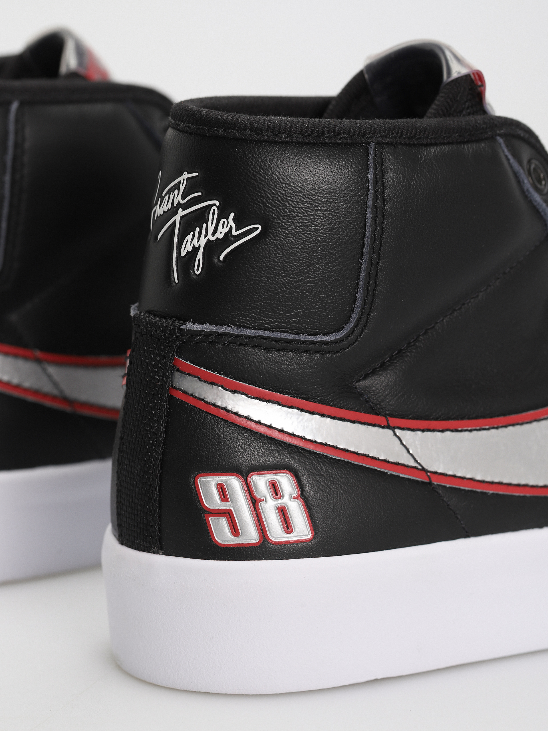 Nike SB Zoom Blazer Mid Pro GT Shoes (black/metallic silver university red)