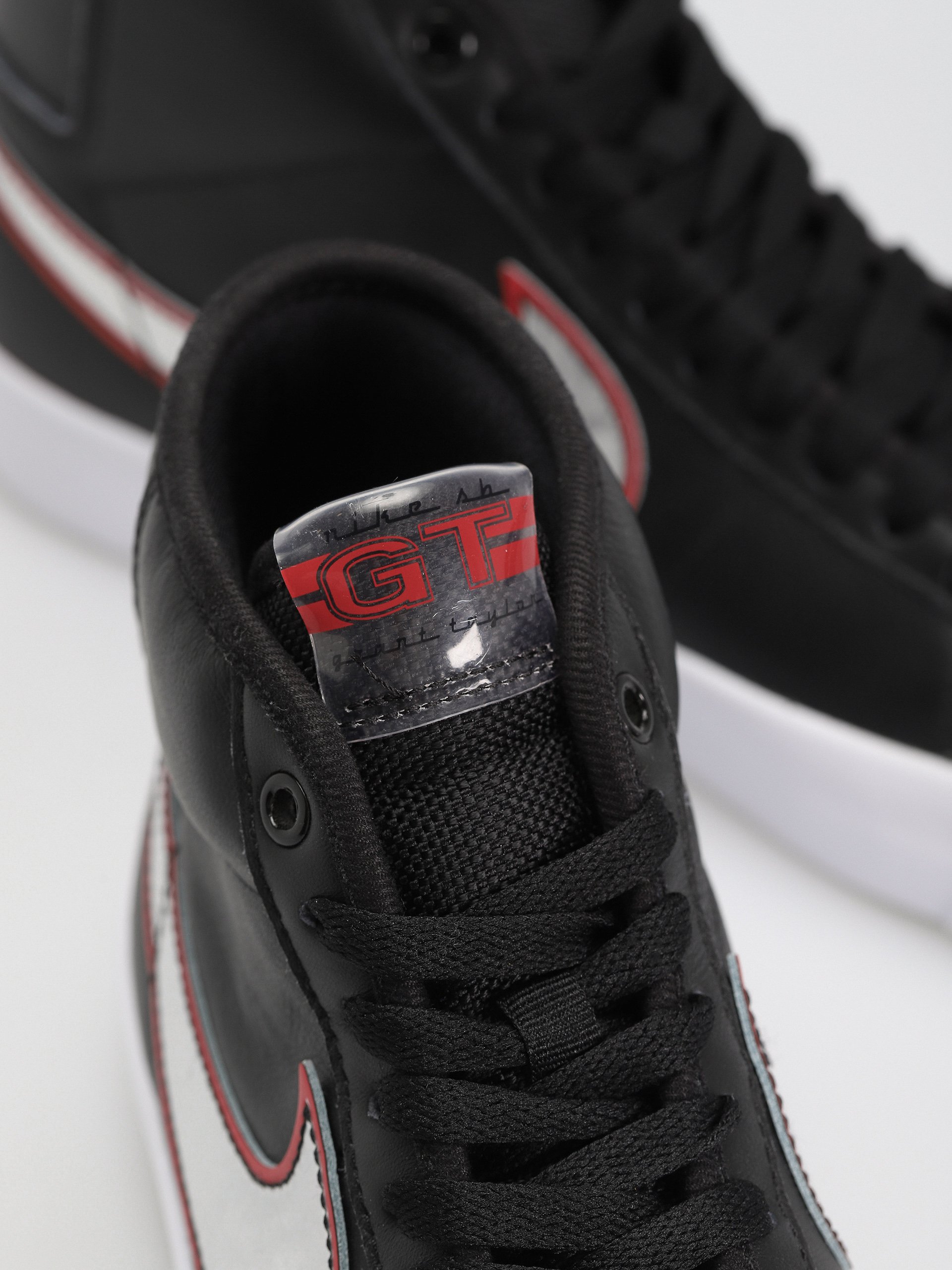 Nike SB Zoom Blazer Mid Pro GT Shoes (black/metallic silver university red)