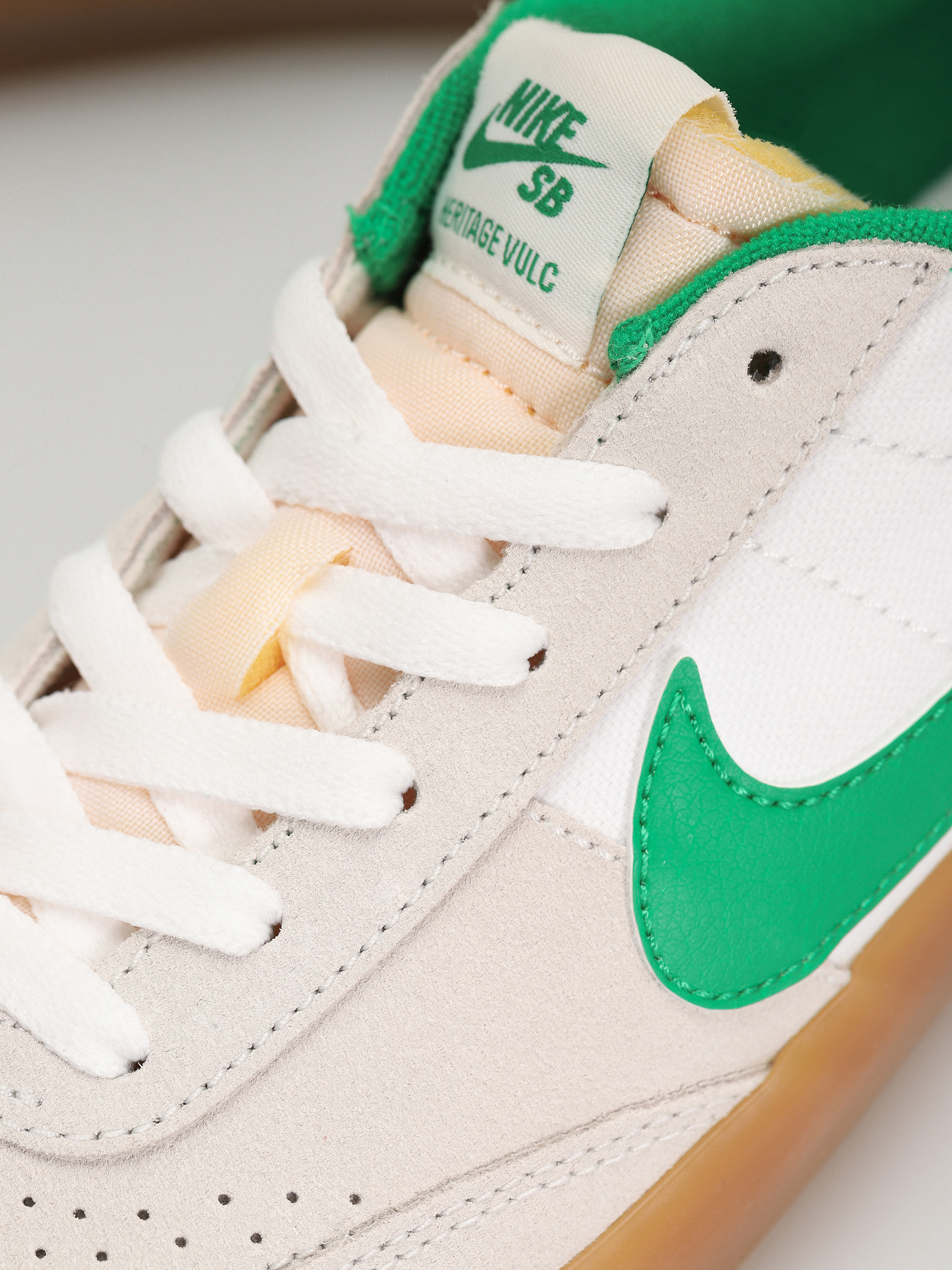 Nike SB Heritage Vulc Shoes (summit white/lucky green white)