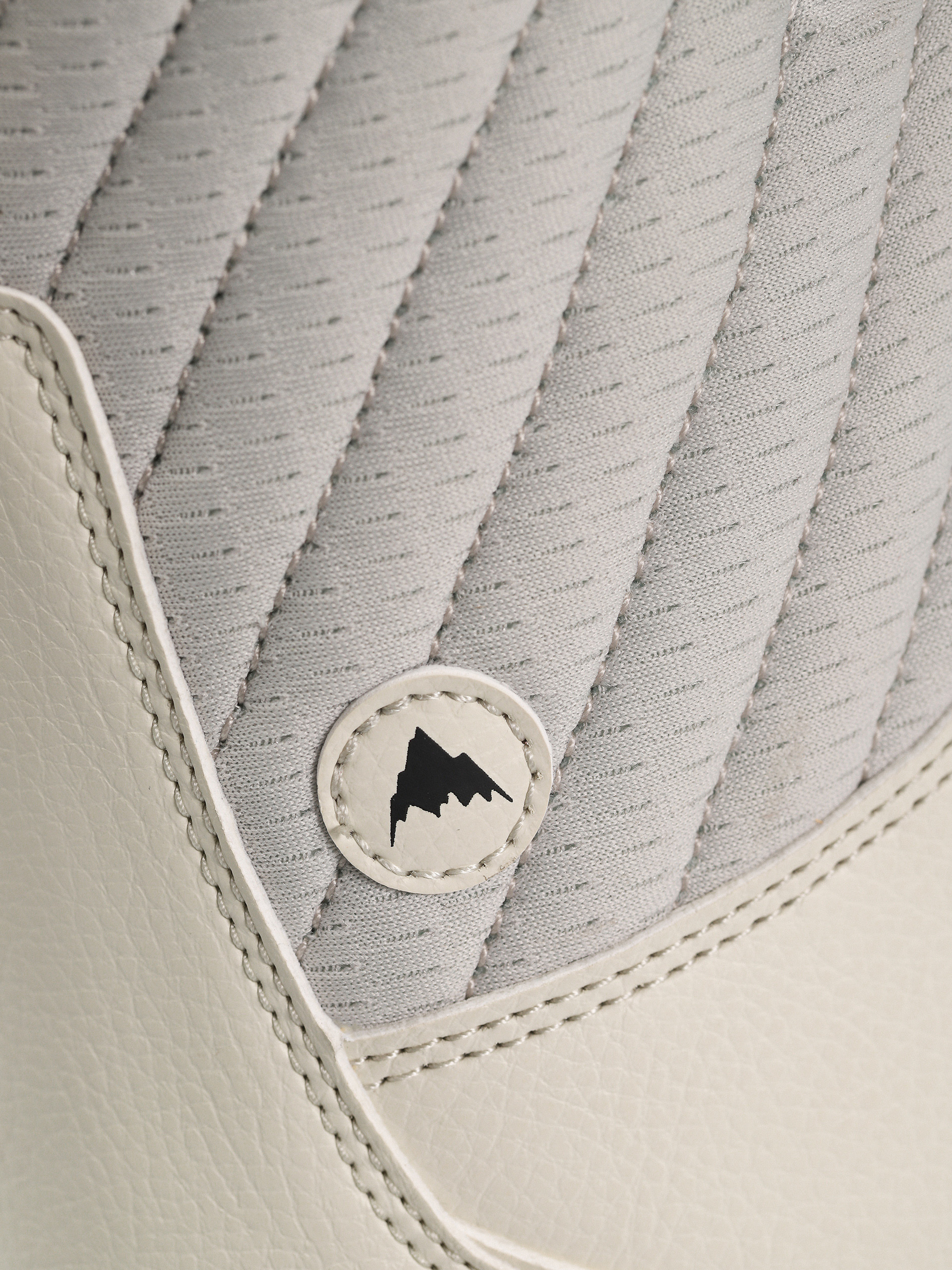 Womens Burton Limelight Boa Snowboard boots (stout white)