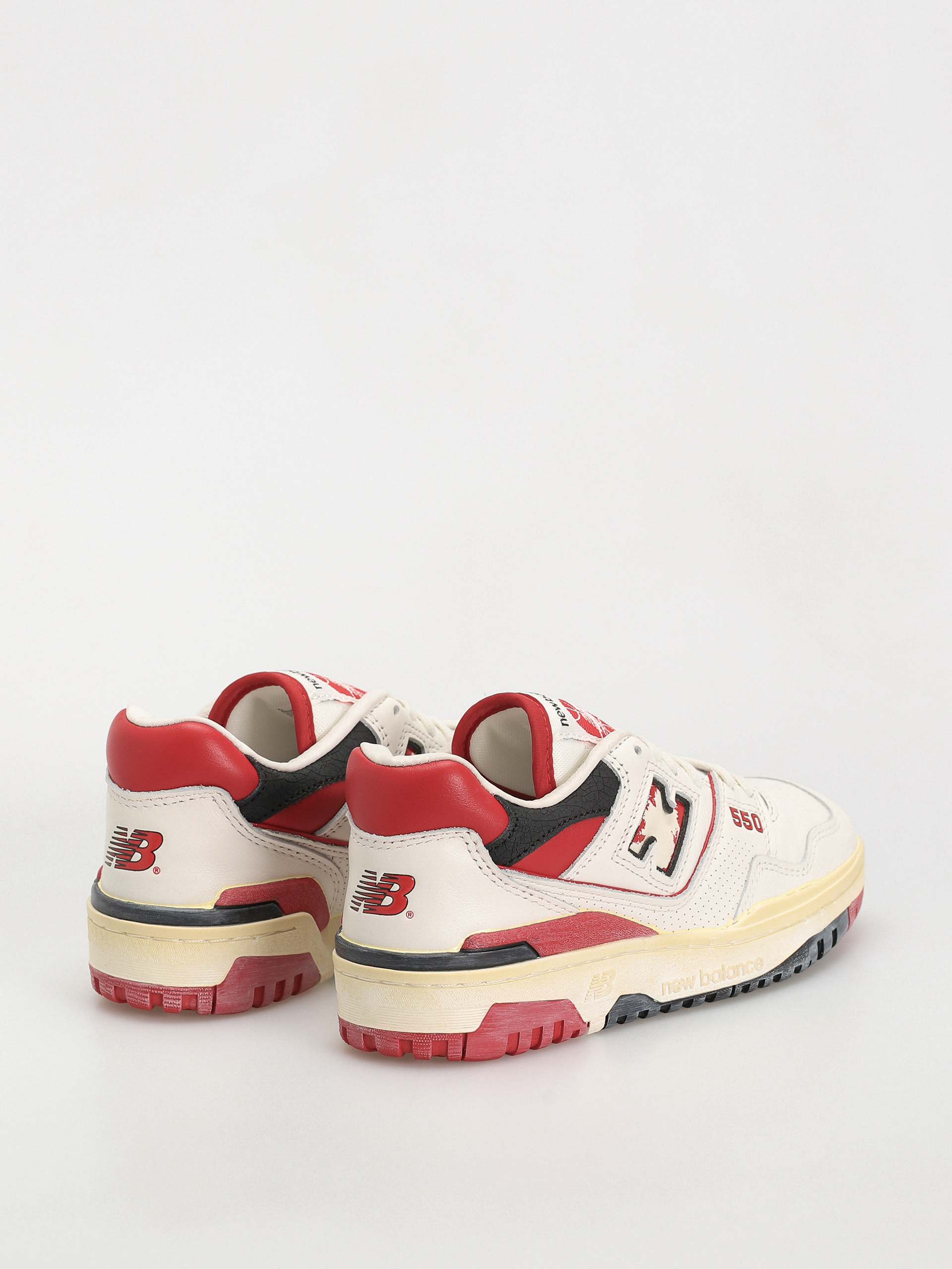 New Balance 550 Shoes (vintage red)