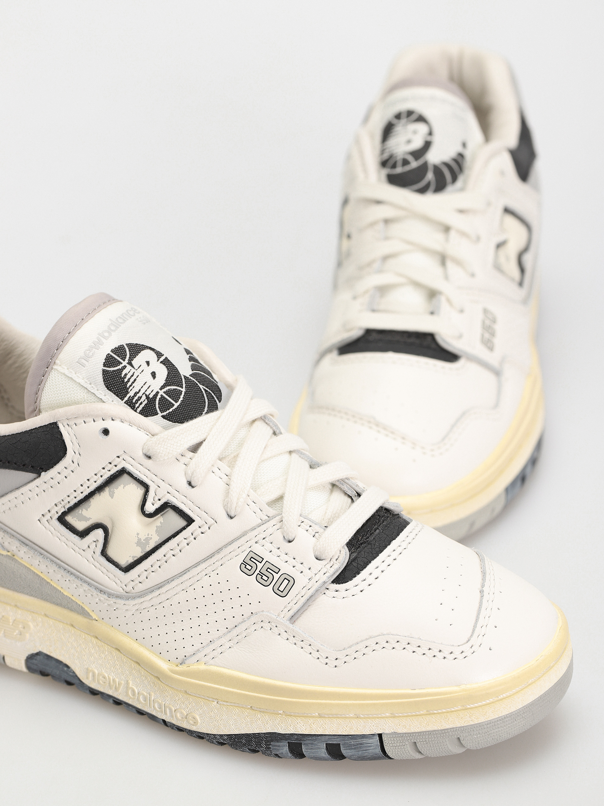 New Balance 550 Shoes (vintage grey)