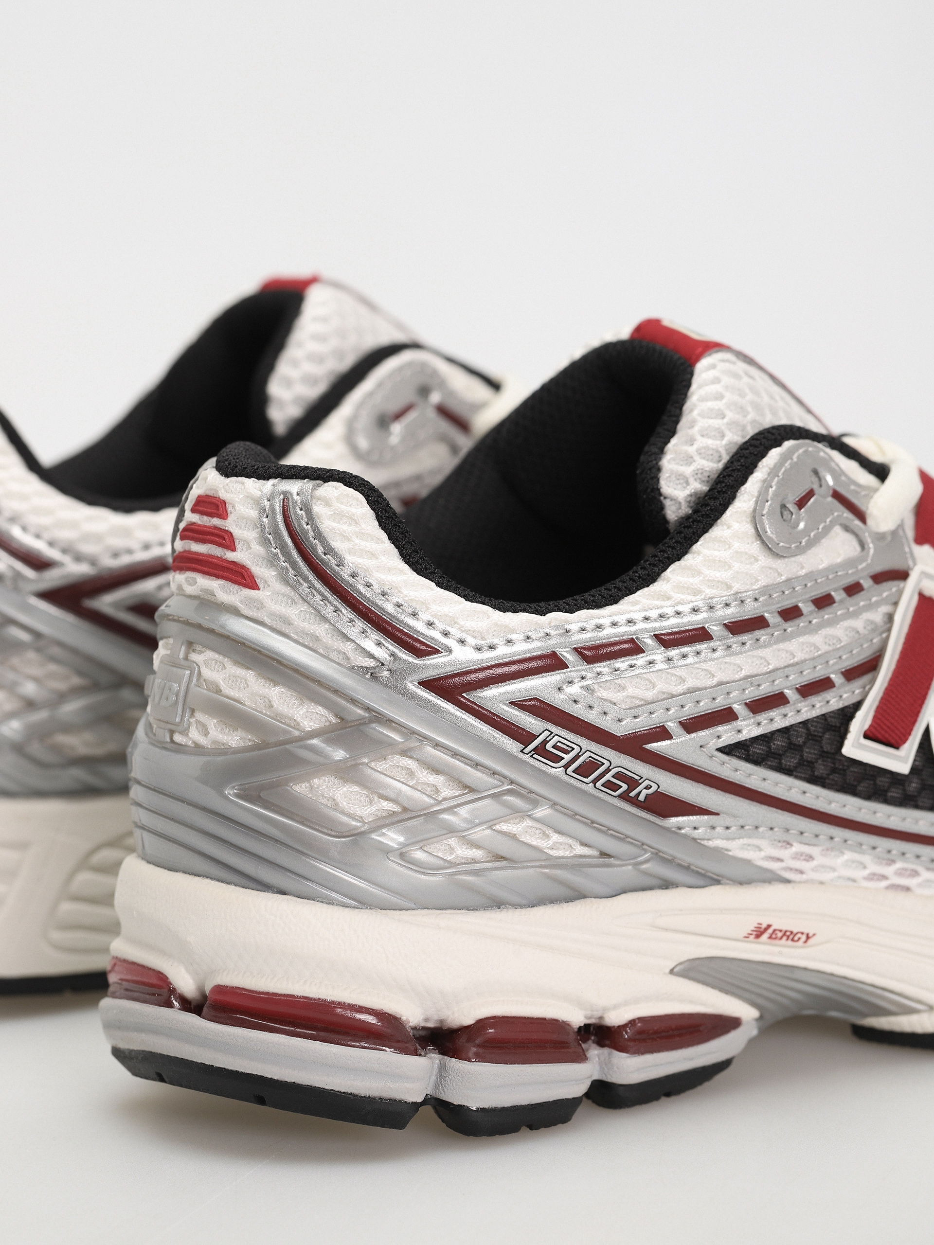 New Balance 1906 Shoes (silver classic crimson)