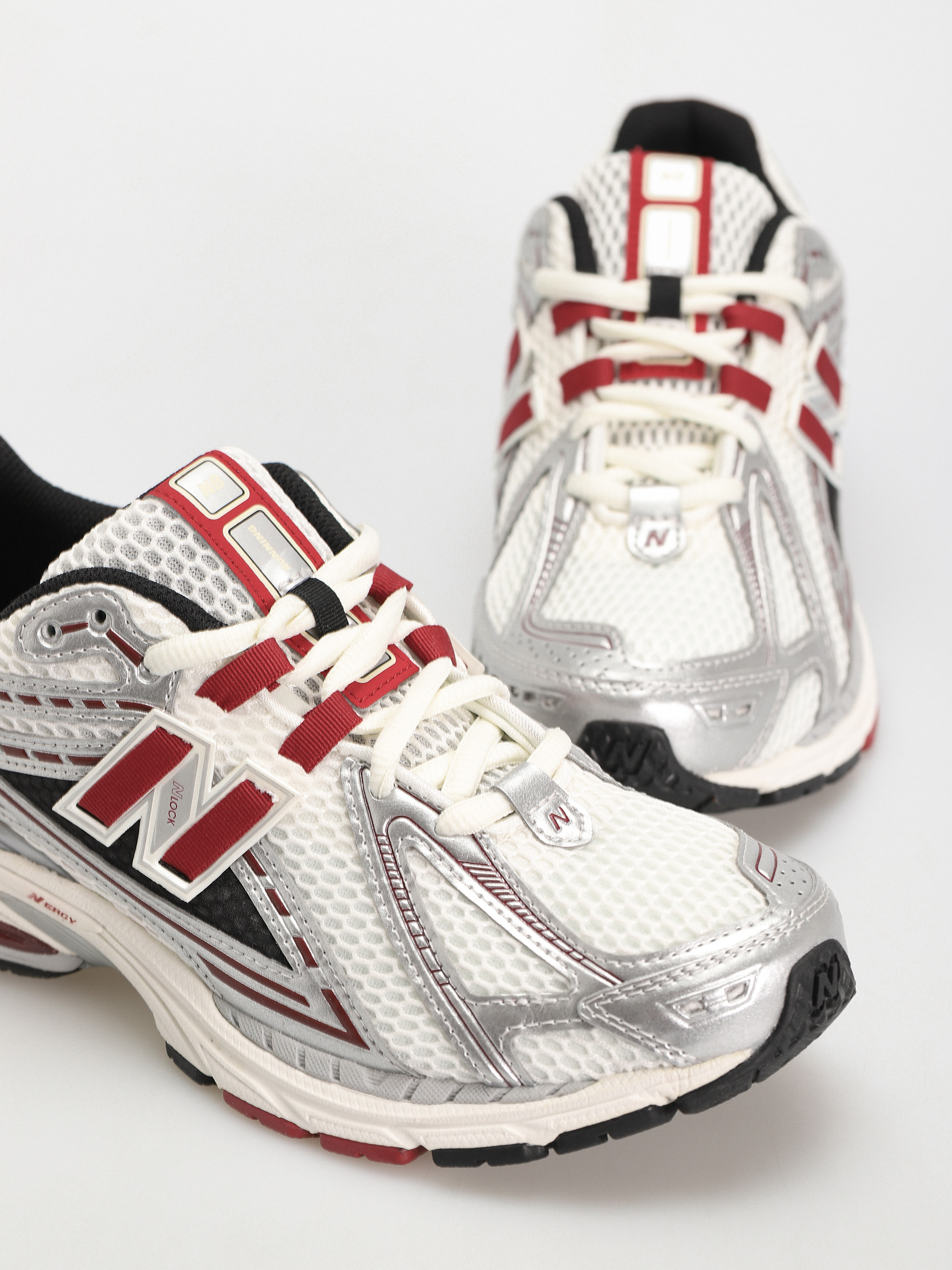 New Balance 1906 Shoes (silver classic crimson)