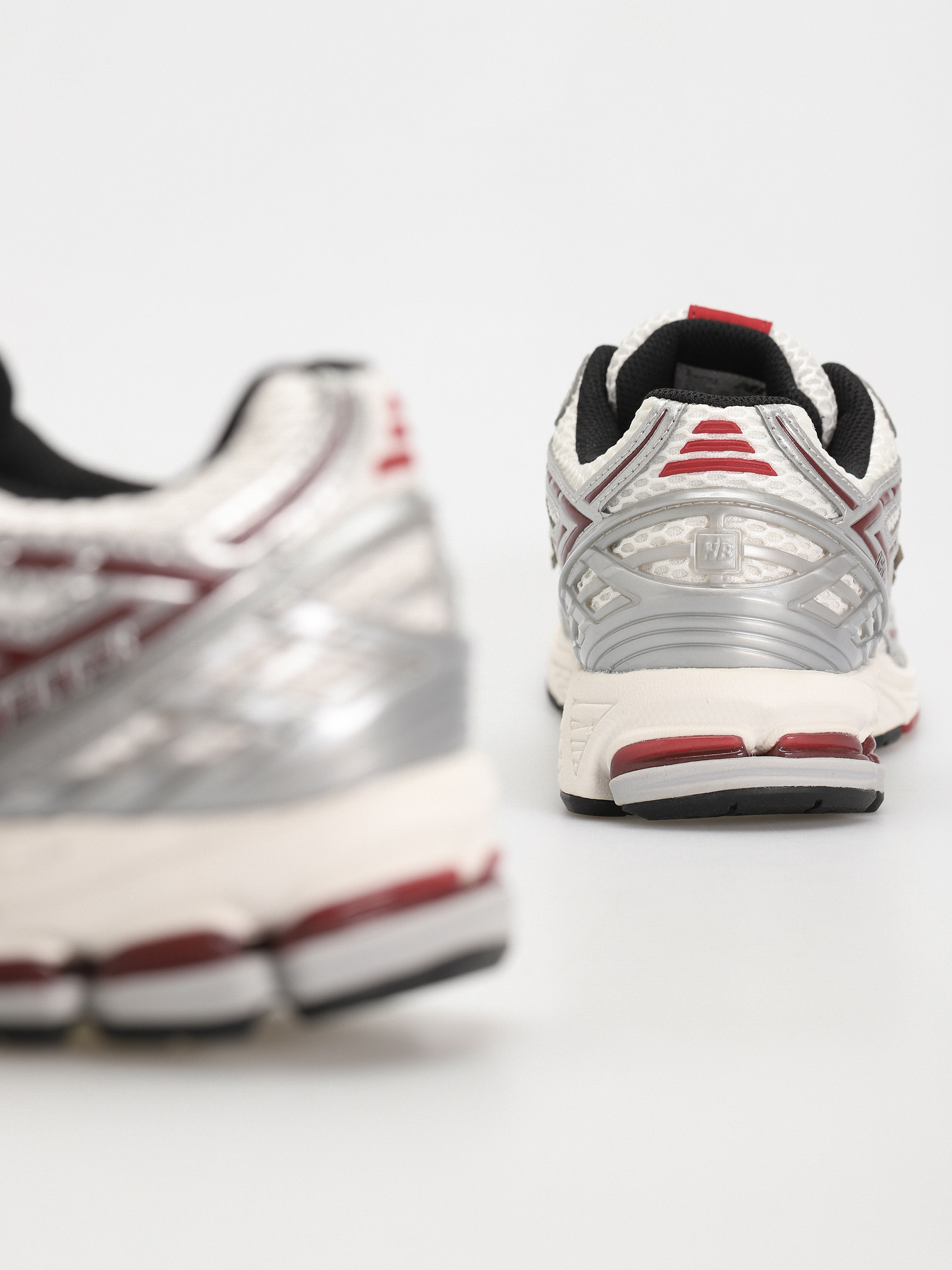 New Balance 1906 Shoes (silver classic crimson)