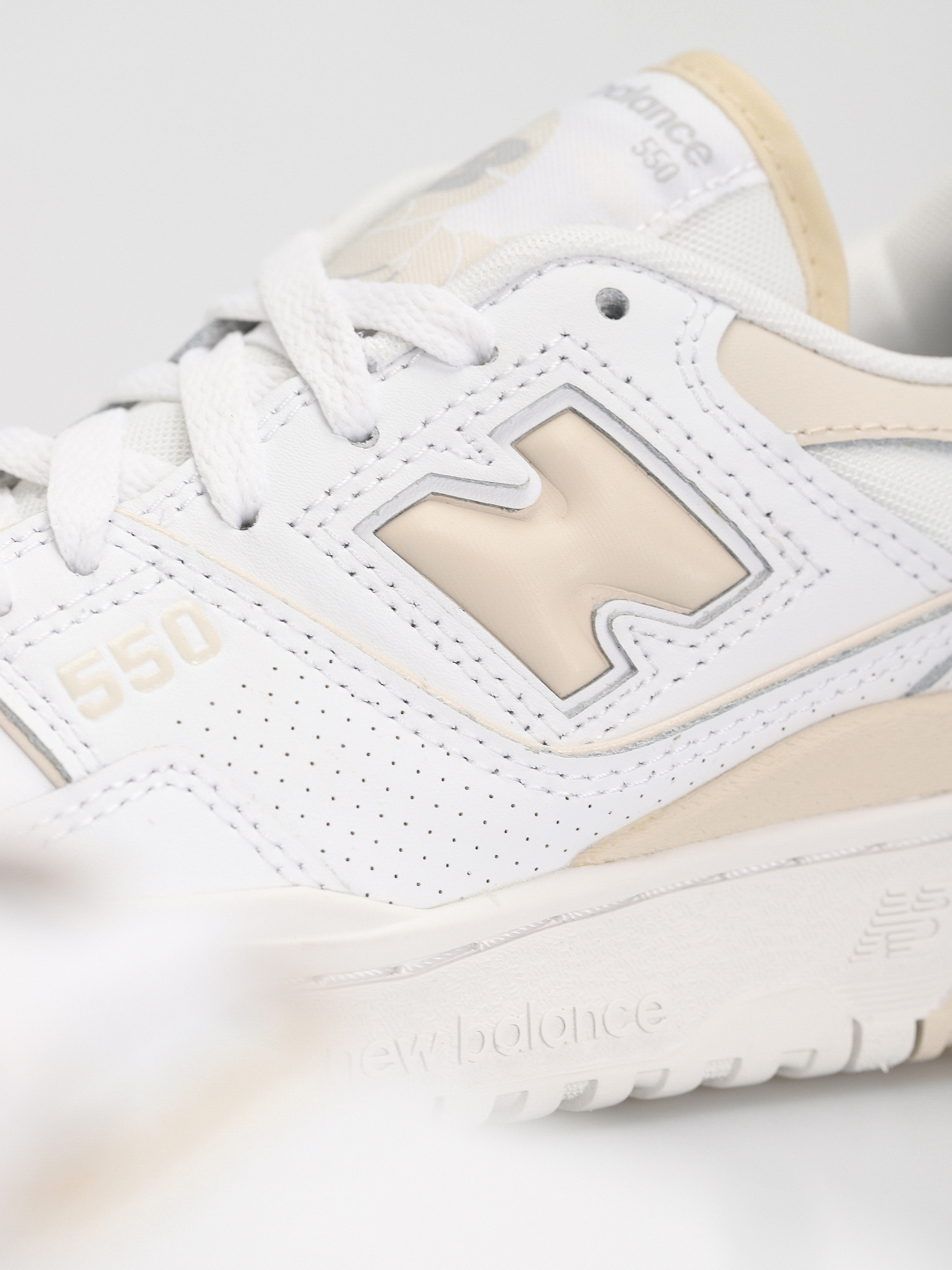 New Balance 550 Schuhe Wmn (white linen)