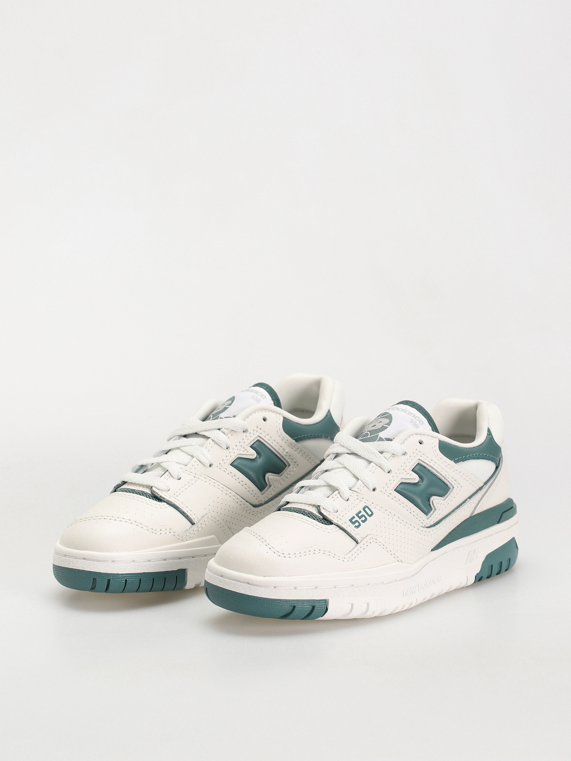 New Balance 550 Shoes Wmn (reflection new spruce)
