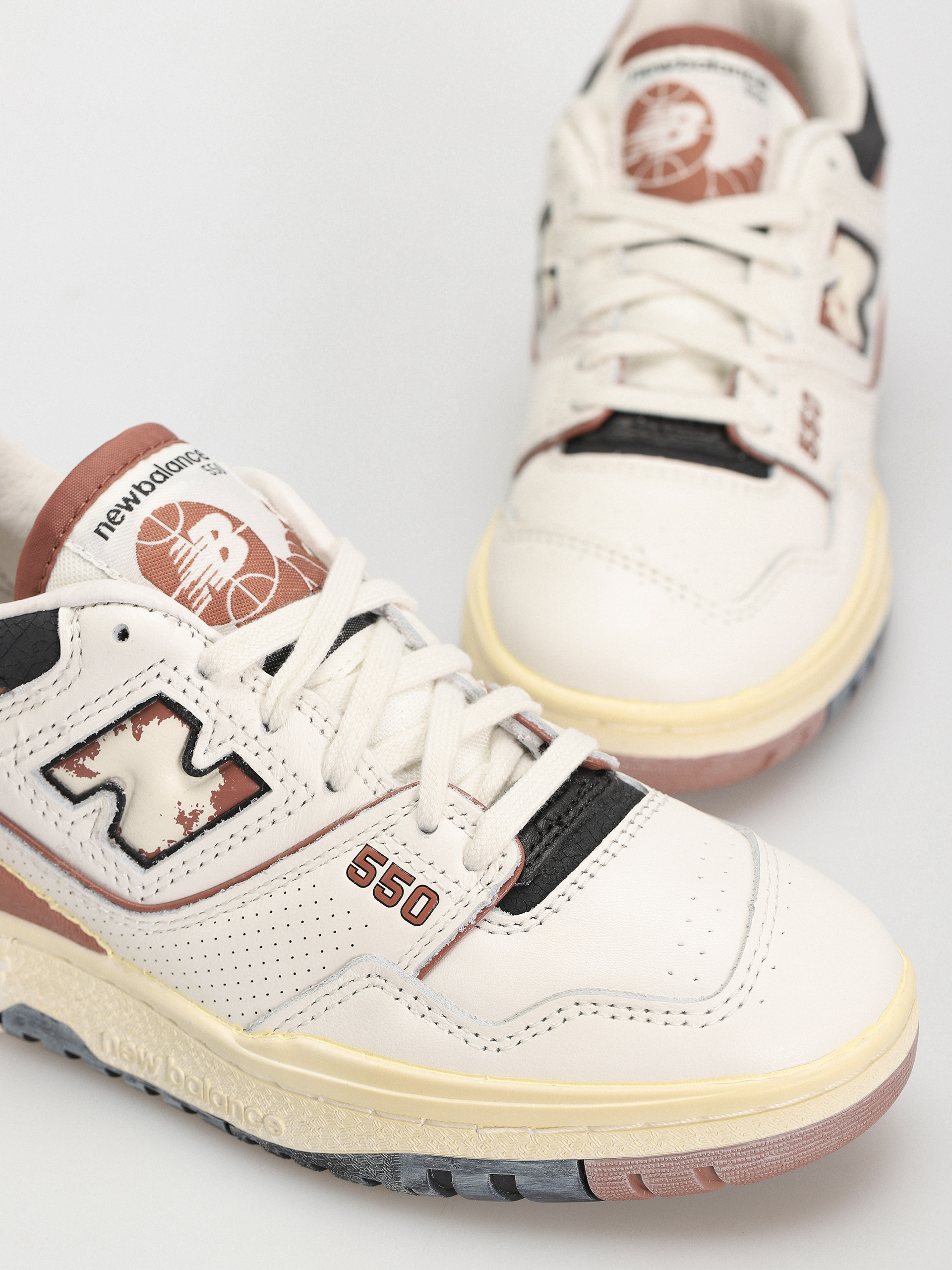 New Balance 550 Shoes (vintage brown)