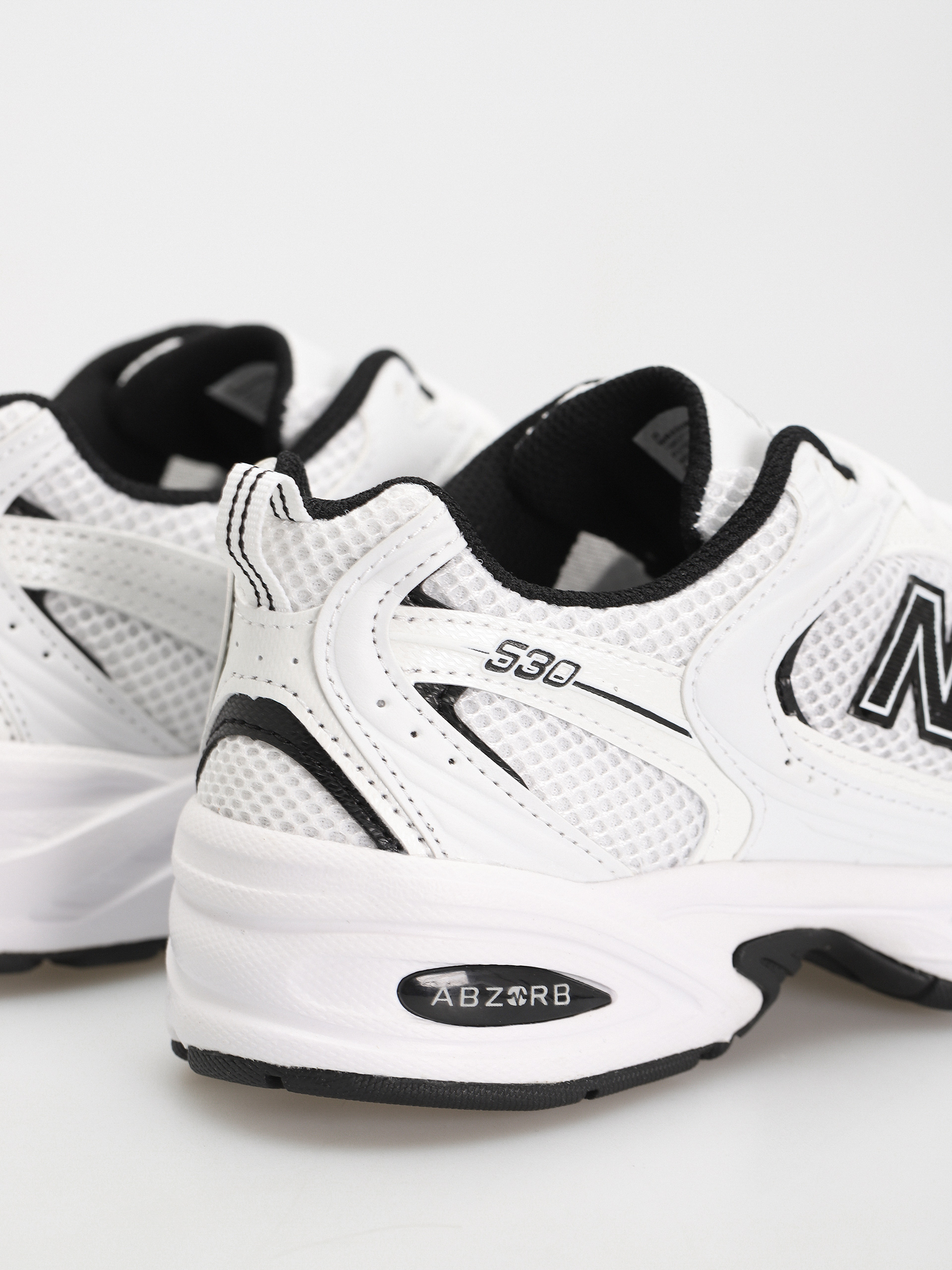 New Balance 530 Schuhe (white black details)