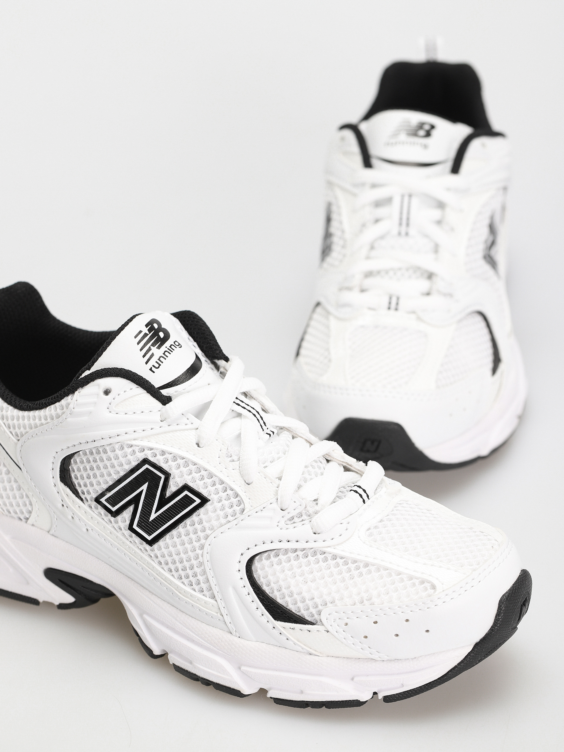 New Balance 530 Schuhe (white black details)