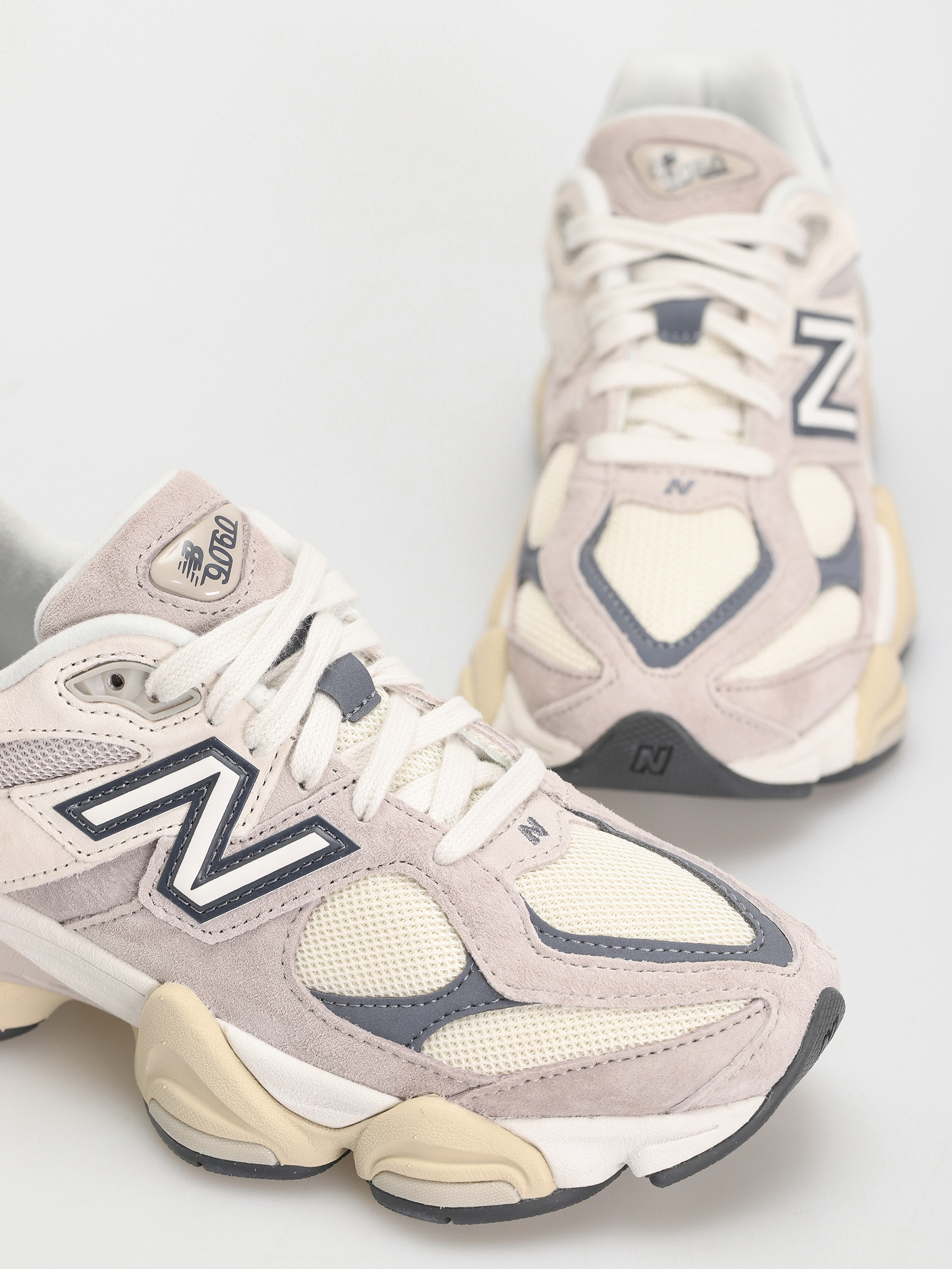 New Balance 9060 Shoes (moonrock linen)