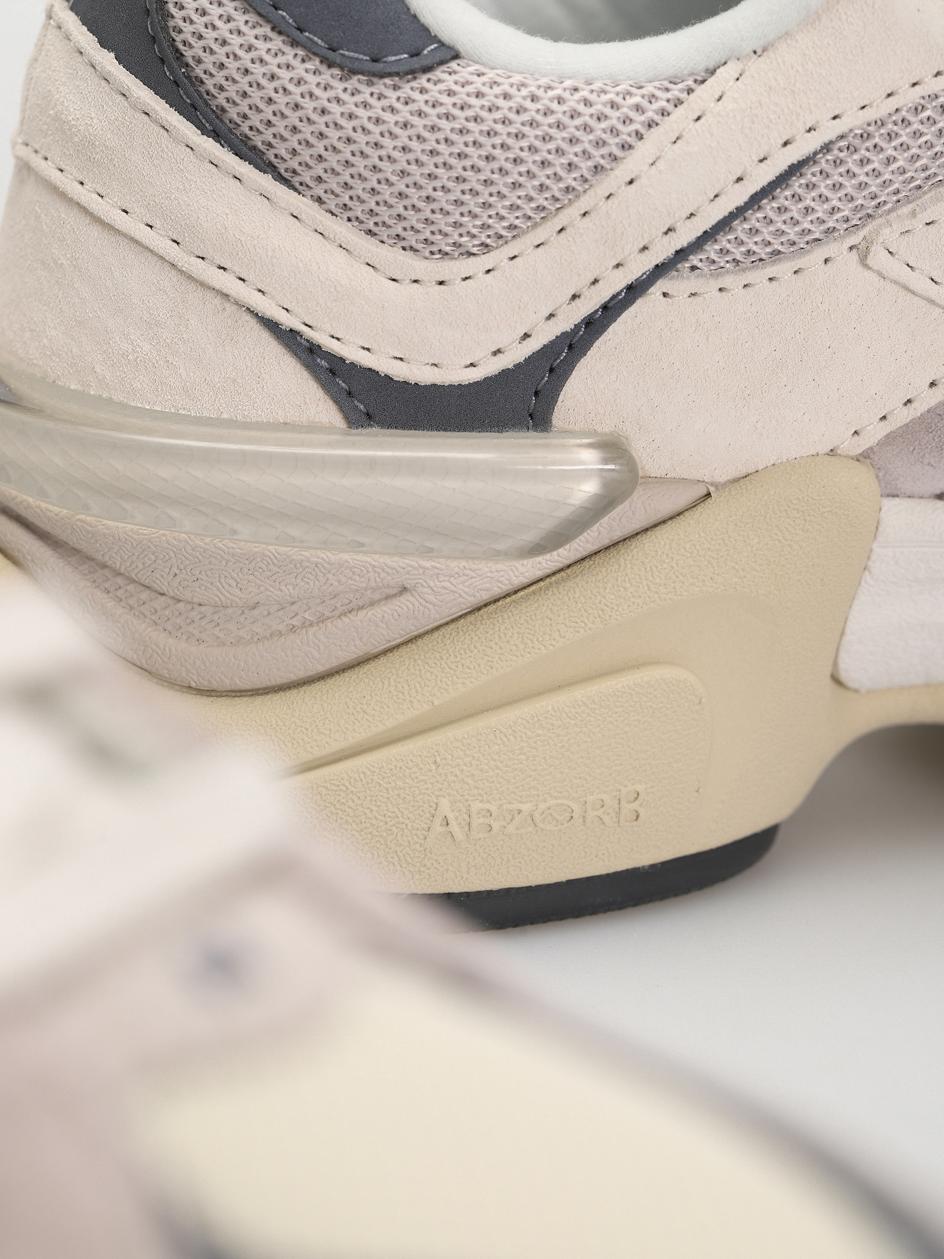 New Balance 9060 Shoes (moonrock linen)