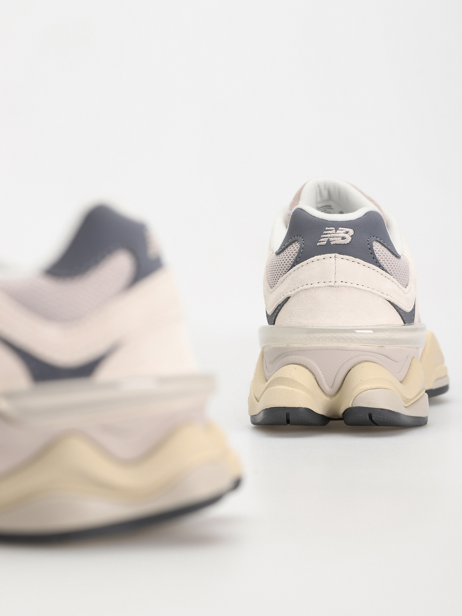 New Balance 9060 Shoes (moonrock linen)