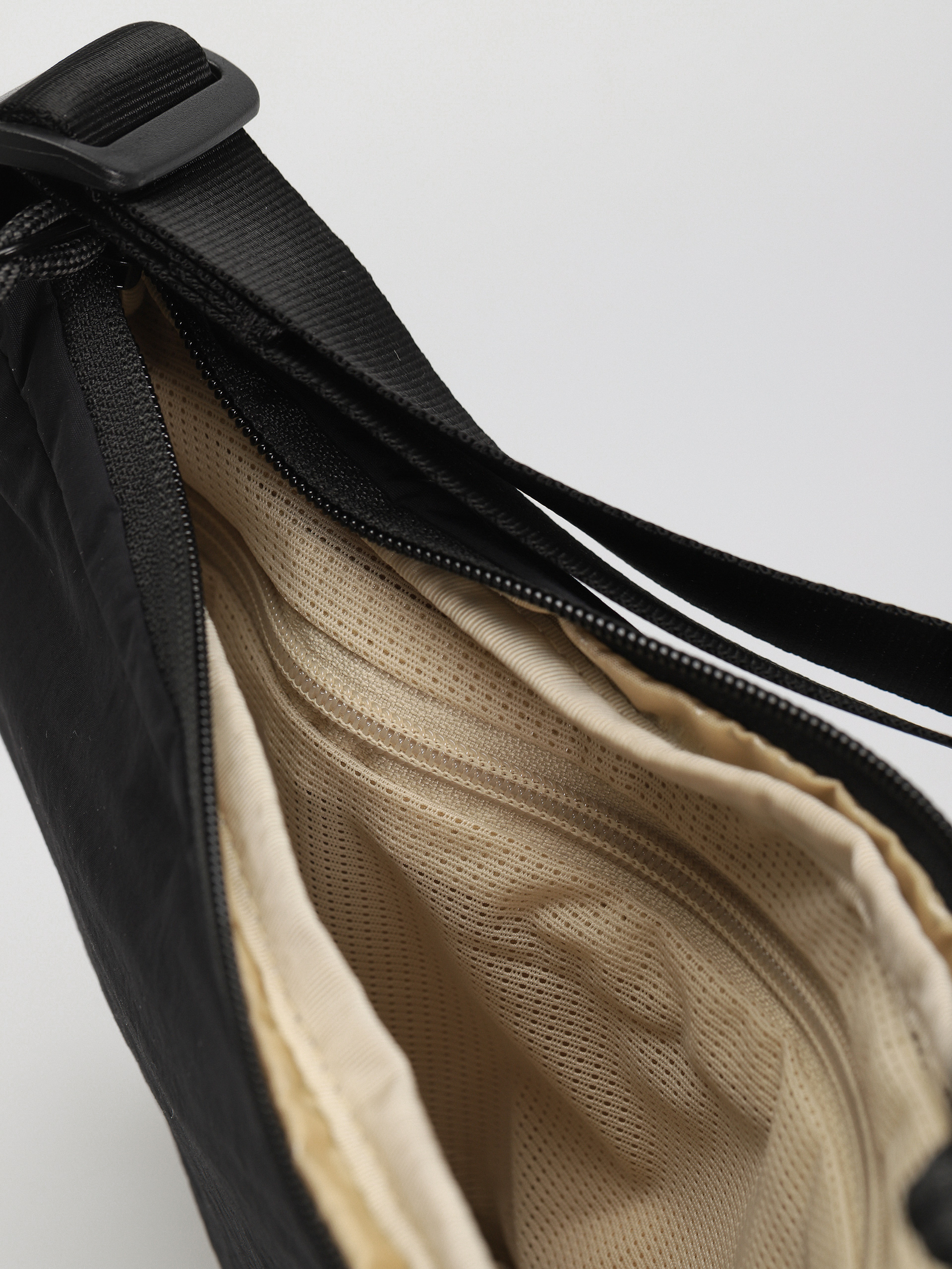 The North Face Never Stop Crossbody Bag Wmn (tnf black)