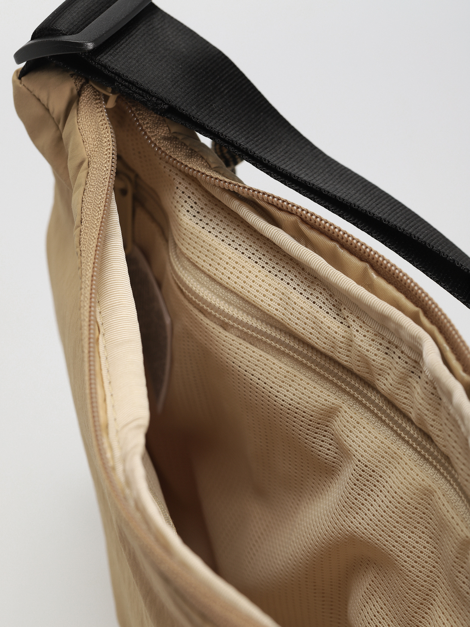 The North Face Never Stop Crossbody Bag Wmn (kelp tan/tnf black)