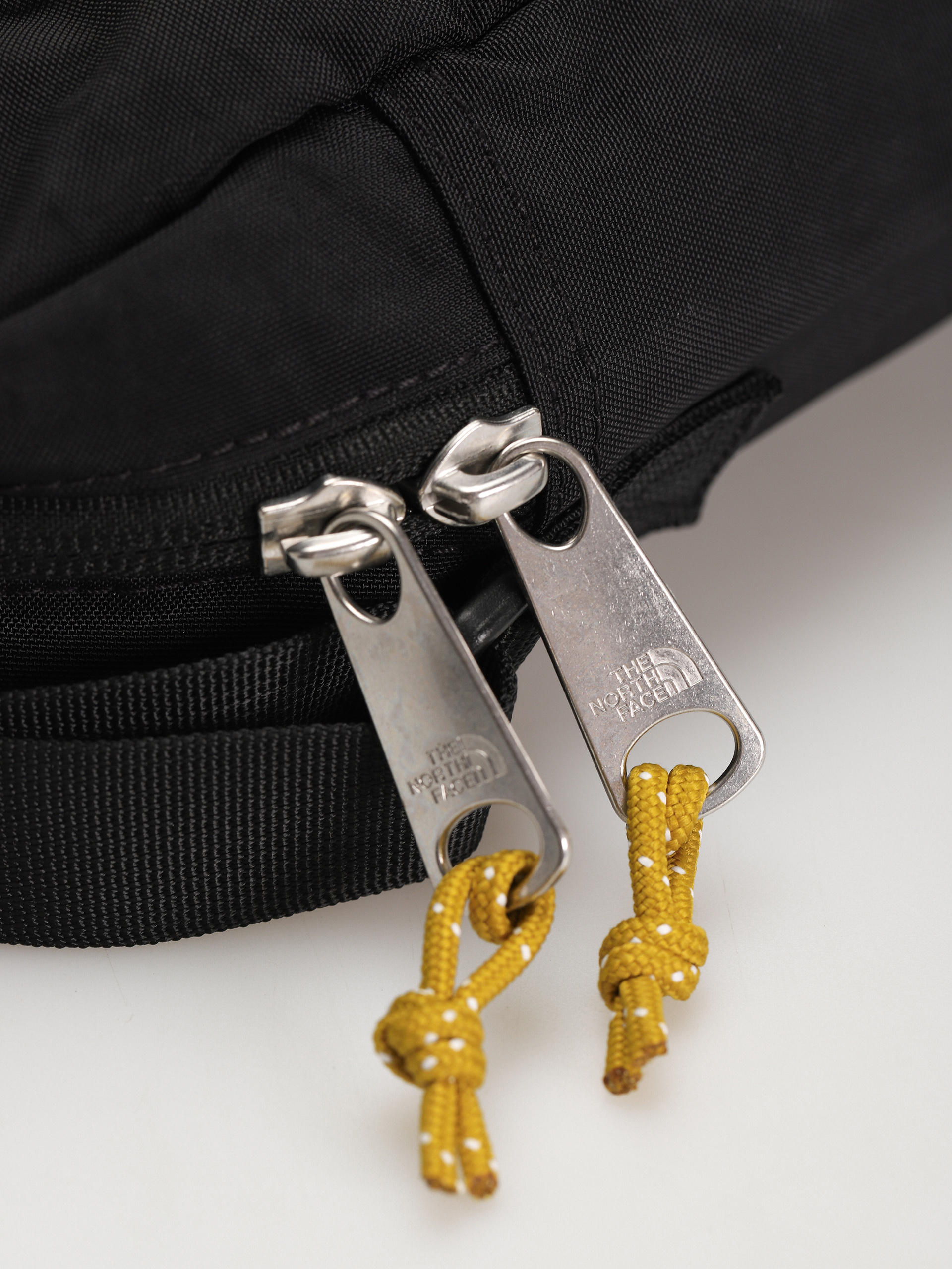 The North Face Berkeley Crossbody Tasche (tnf black/mineral gold)