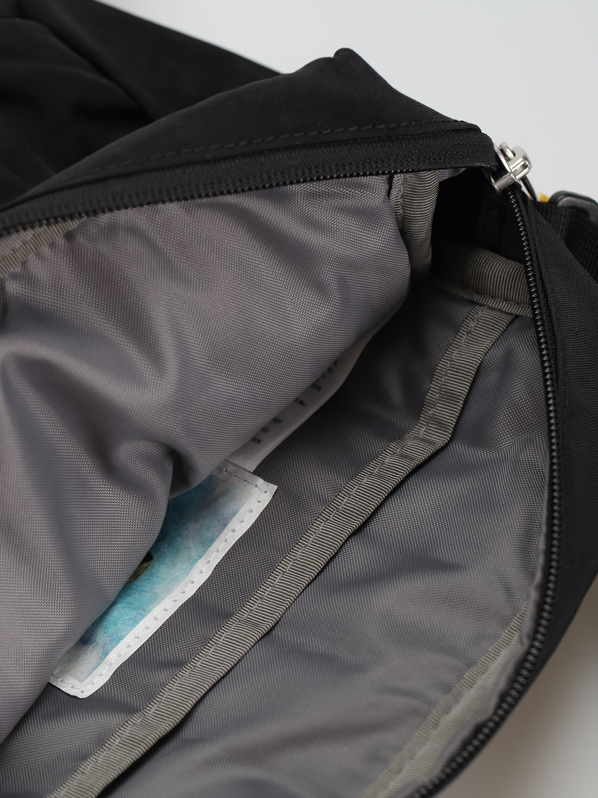 The North Face Berkeley Crossbody Bag (tnf black/mineral gold)