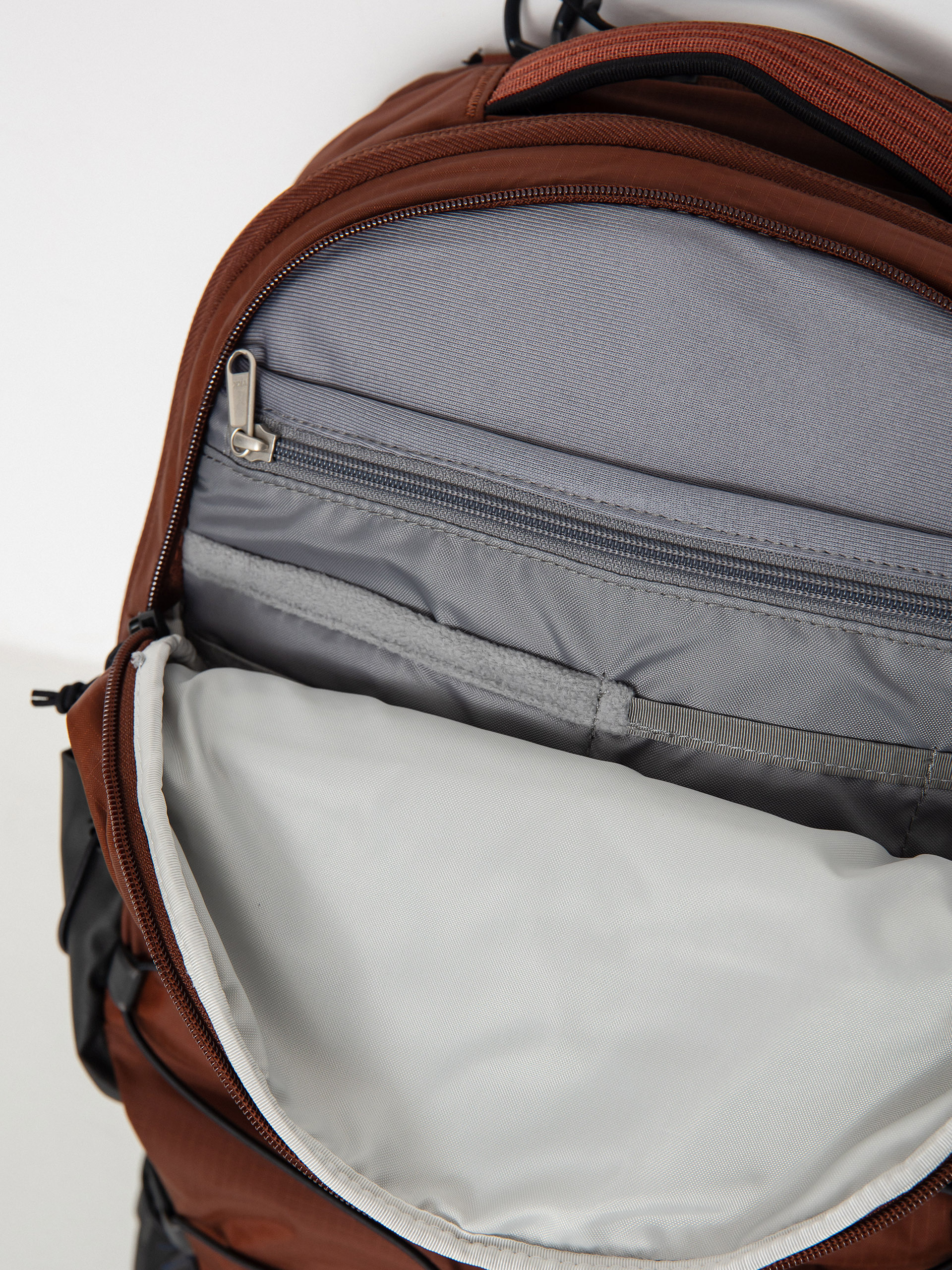 The North Face Backpack Borealis (dark oak/tnf black)