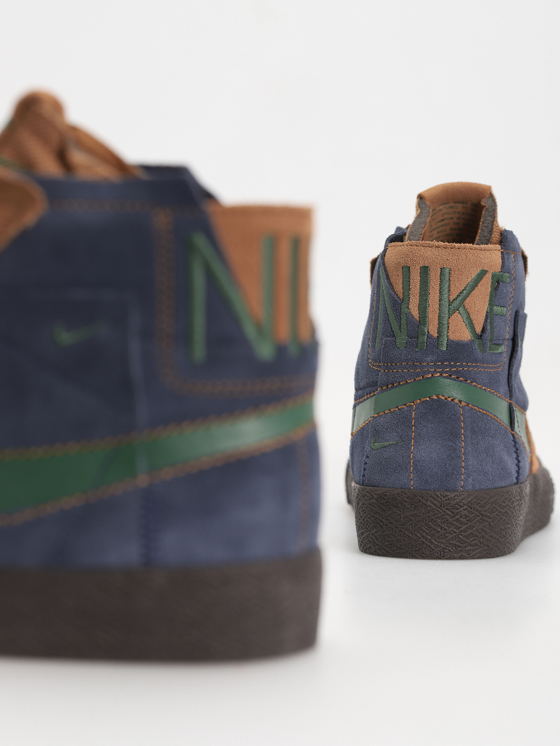 Nike SB Zoom Blazer Mid Prm Shoes (legend dk brown/fir obsidian)