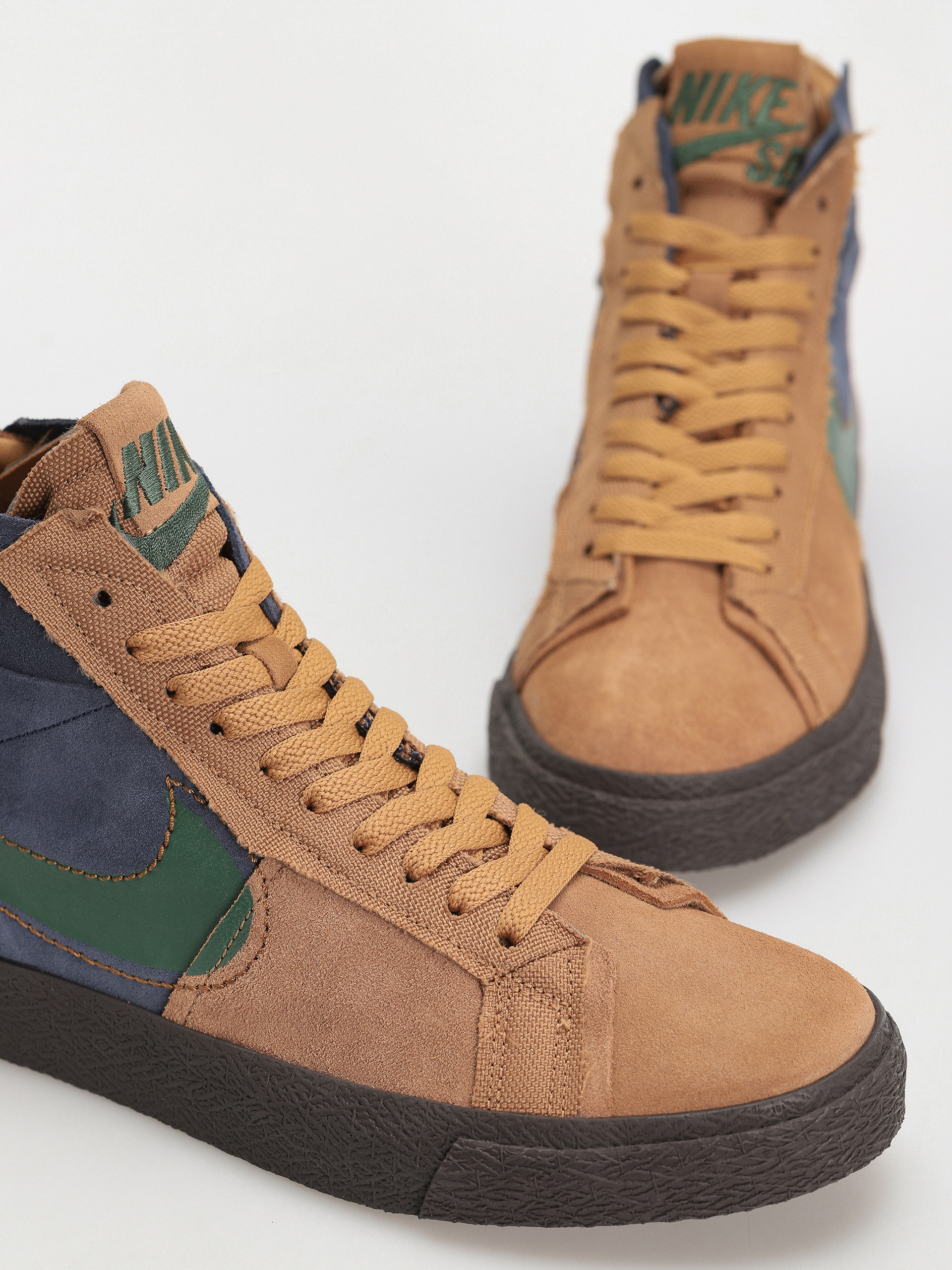 Nike SB Zoom Blazer Mid Prm Shoes (legend dk brown/fir obsidian)