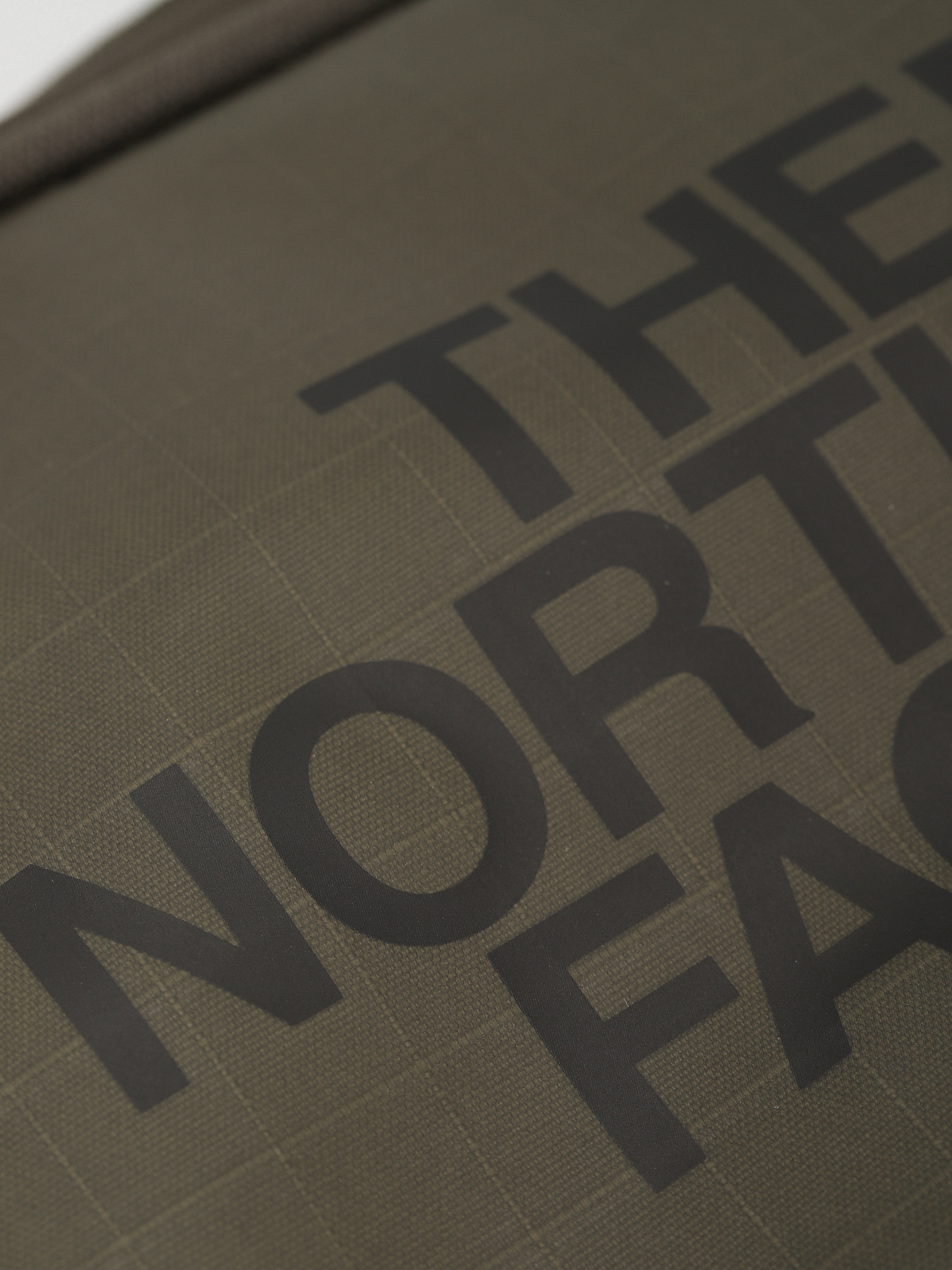 The North Face Base Camp Voyager Dopp Kit Cosmetic bag (new taupe green/tnf black)