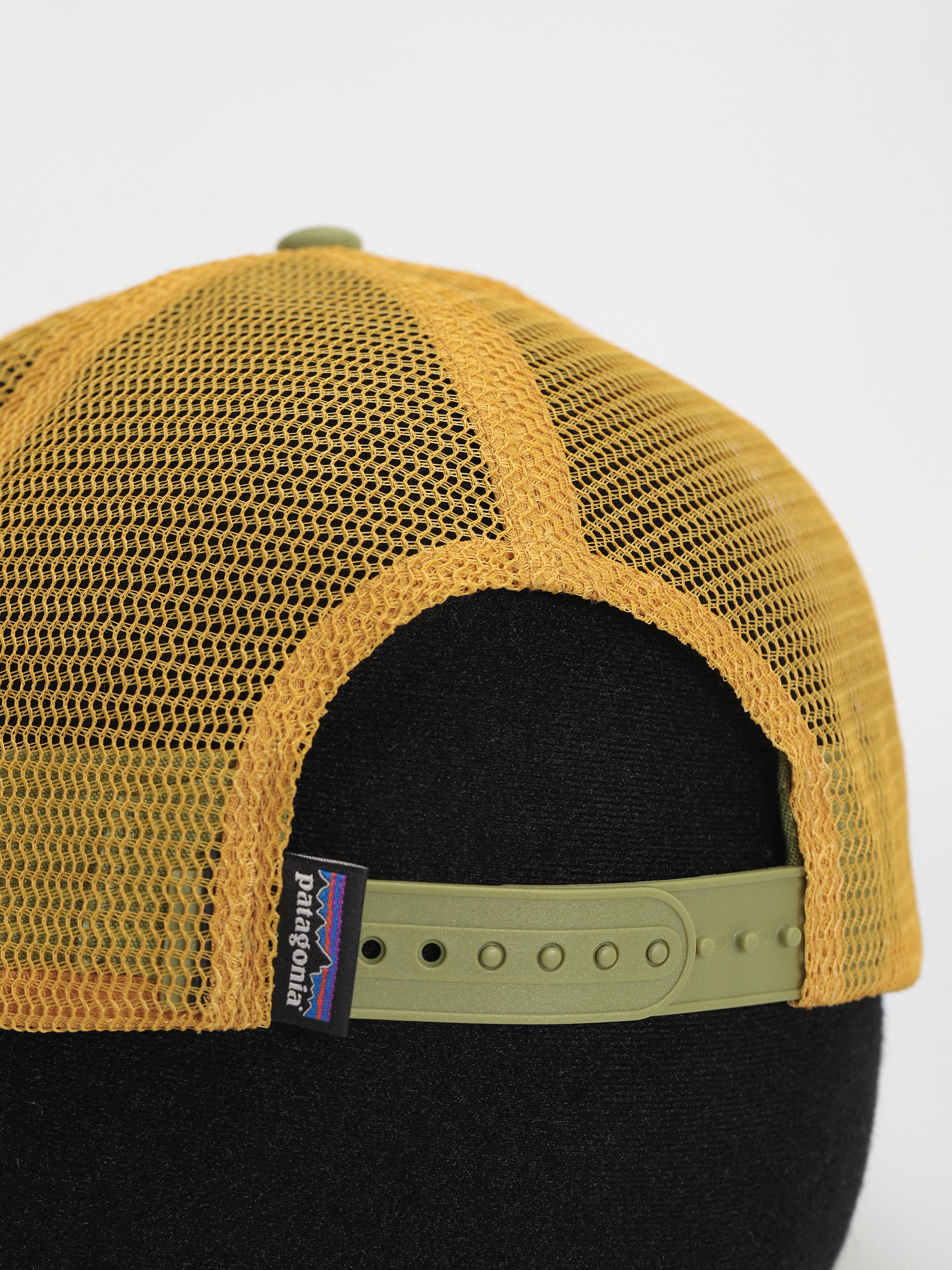 Patagonia P-6 Logo Trucker Cap white, green (wispy green)