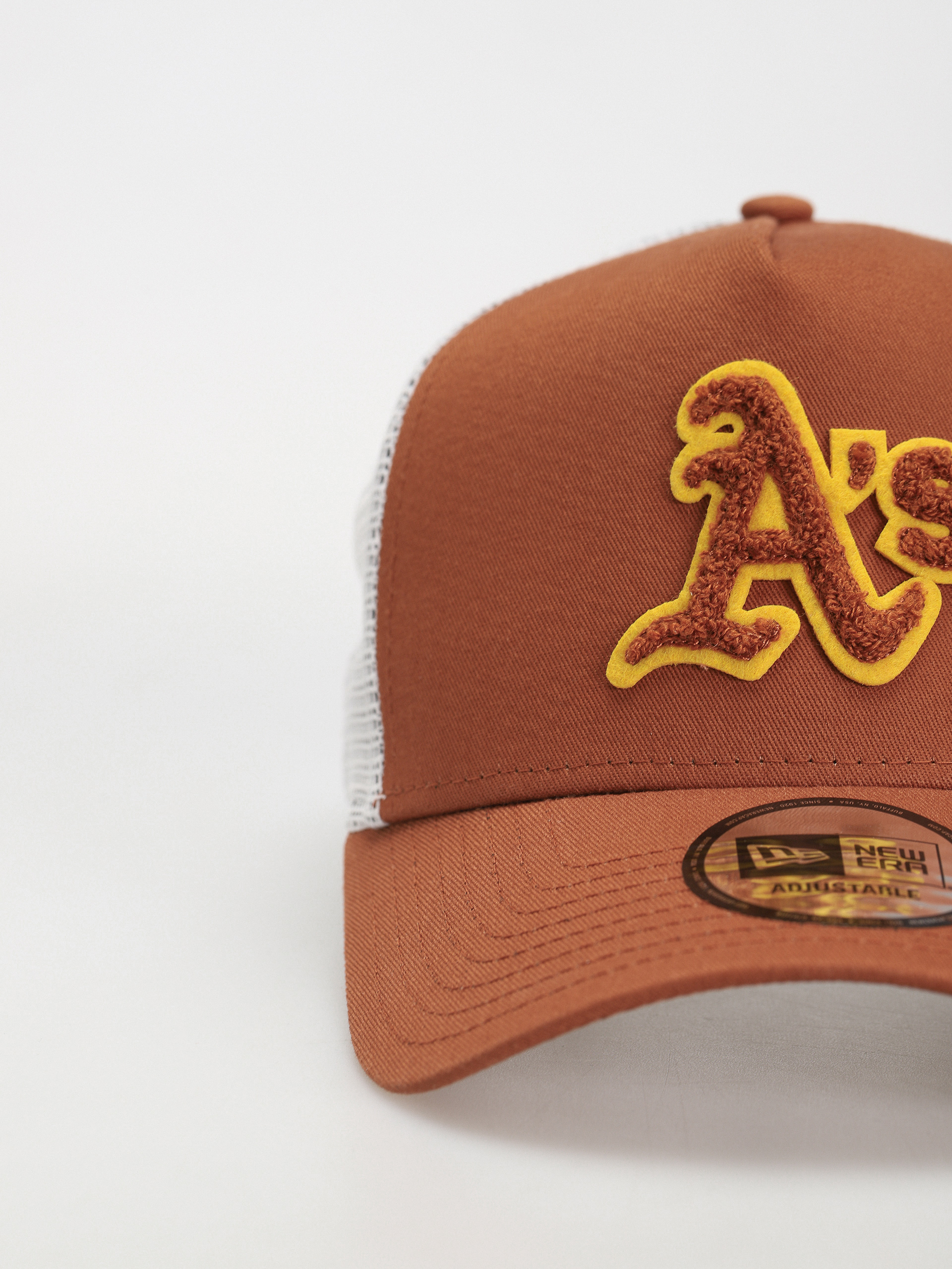 New Era Cap Boucle Trucker Okland Atheltics (brown)