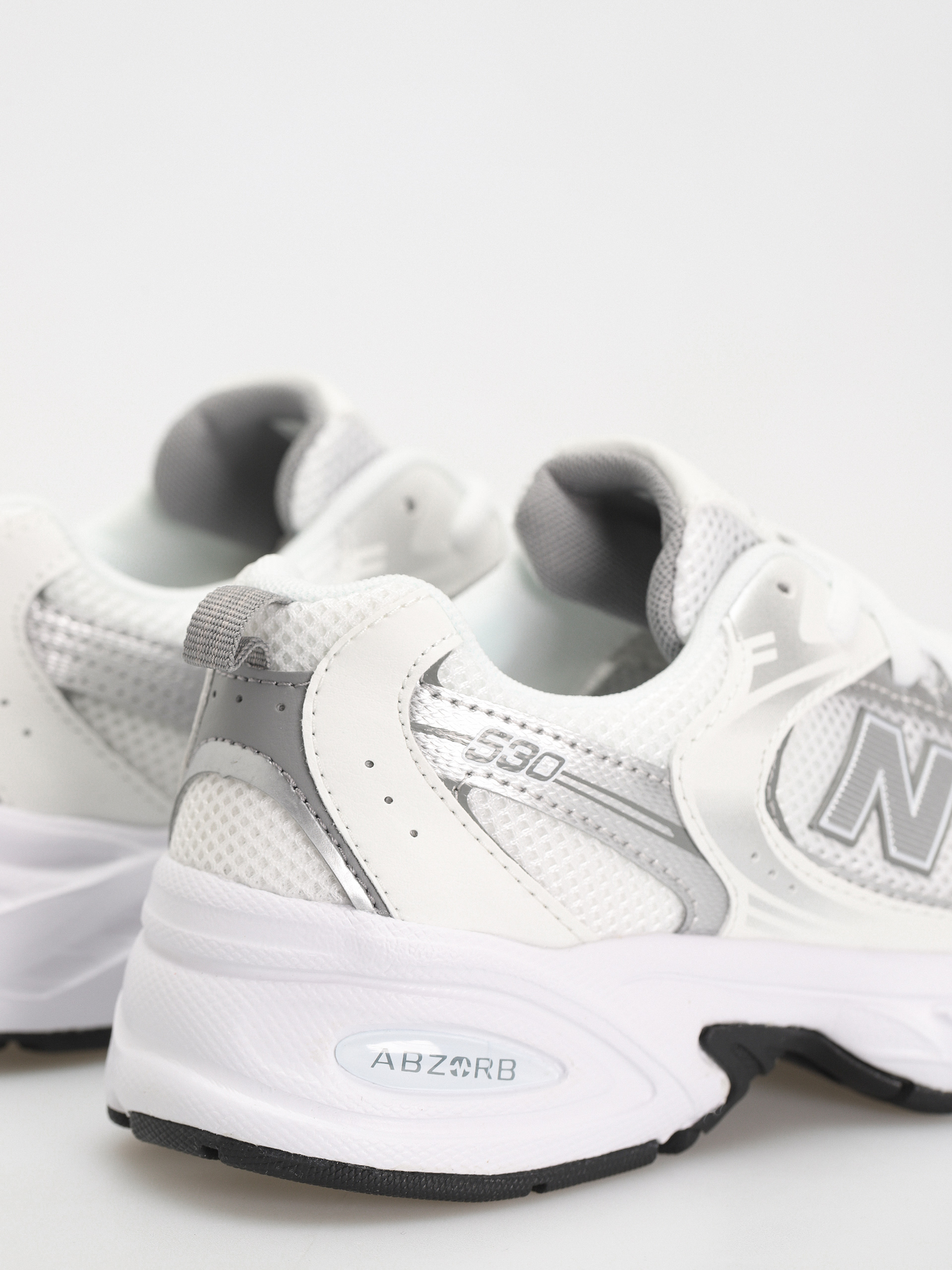 New Balance 530 JR Shoes (whie silver metallic)