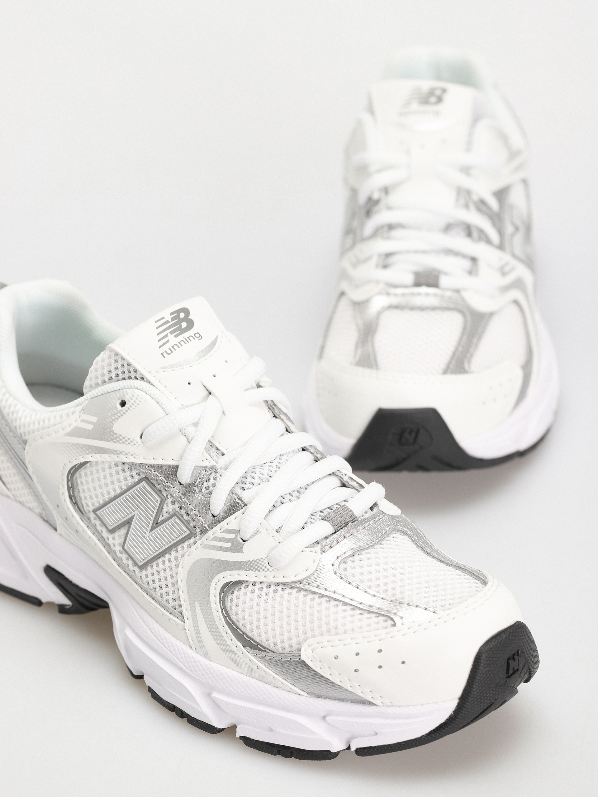 New Balance 530 JR Shoes (whie silver metallic)