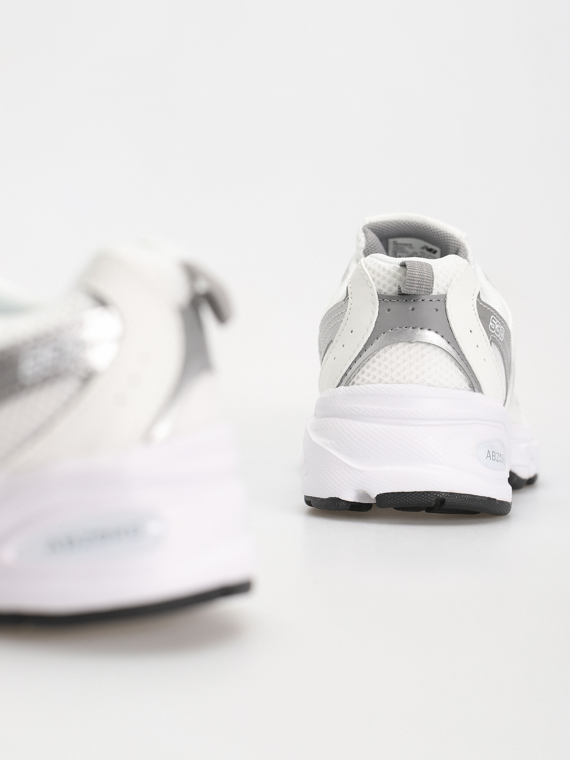 New Balance 530 JR Shoes (whie silver metallic)