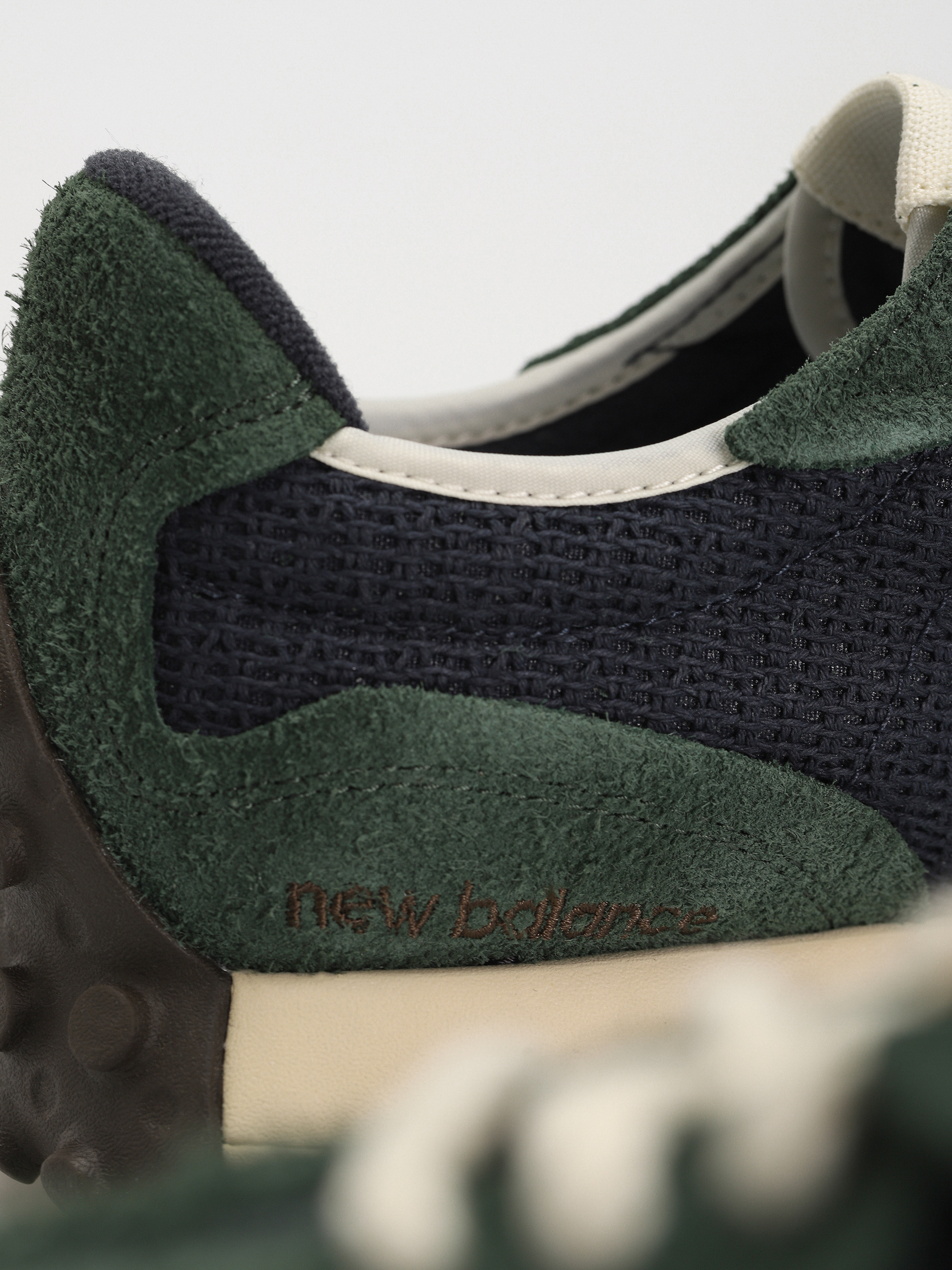 New Balance 327 Shoes (midnight green)