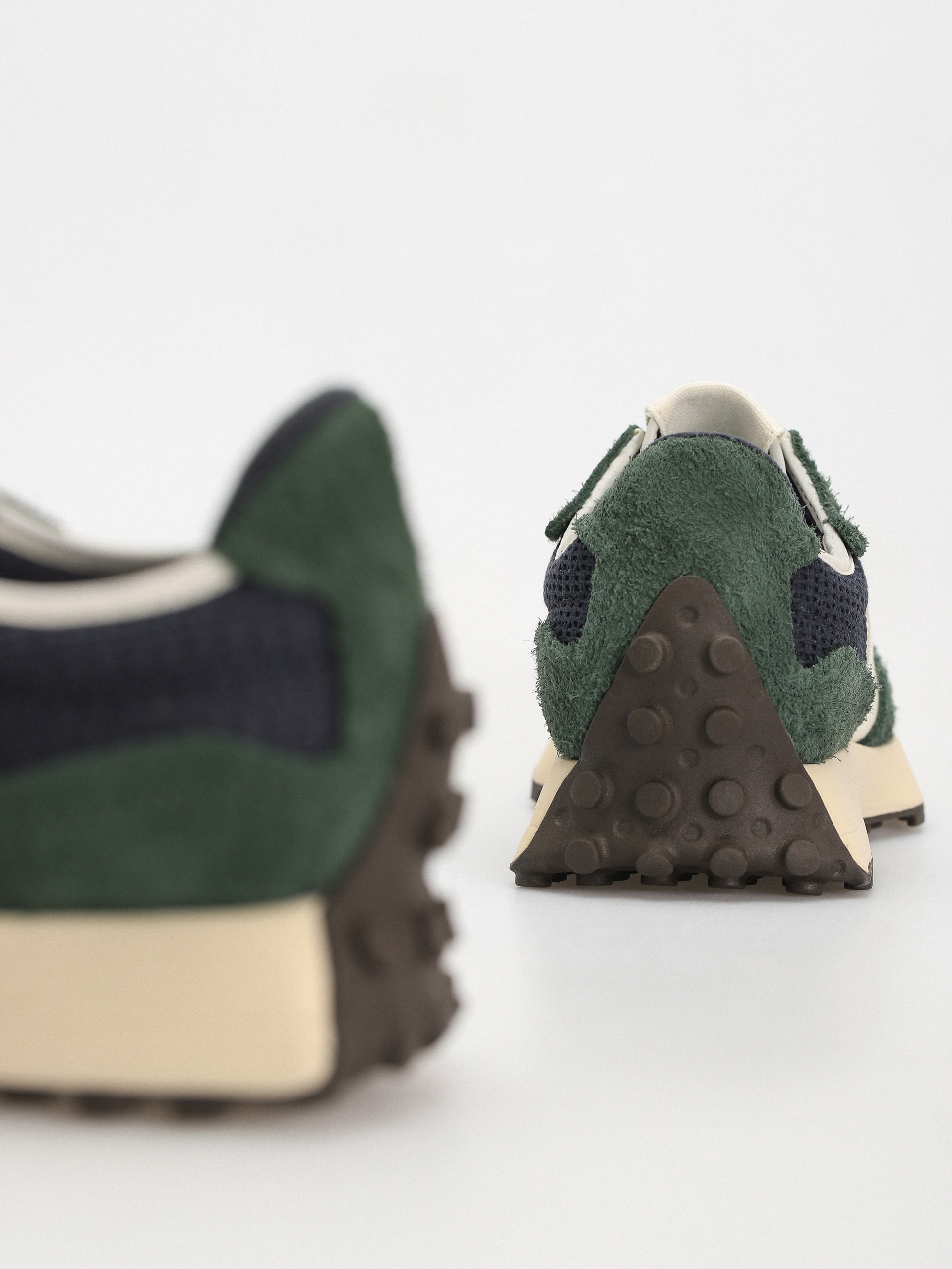 New Balance 327 Shoes (midnight green)