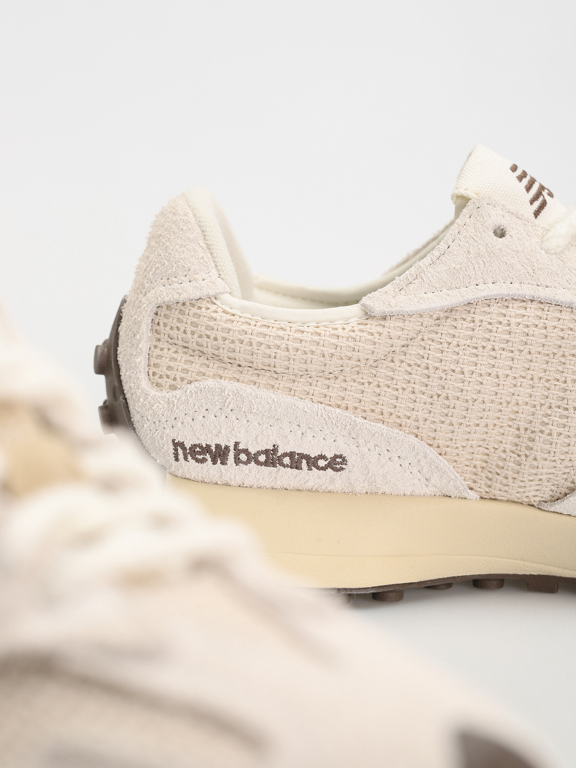 New Balance 327 Shoes (sea salt)