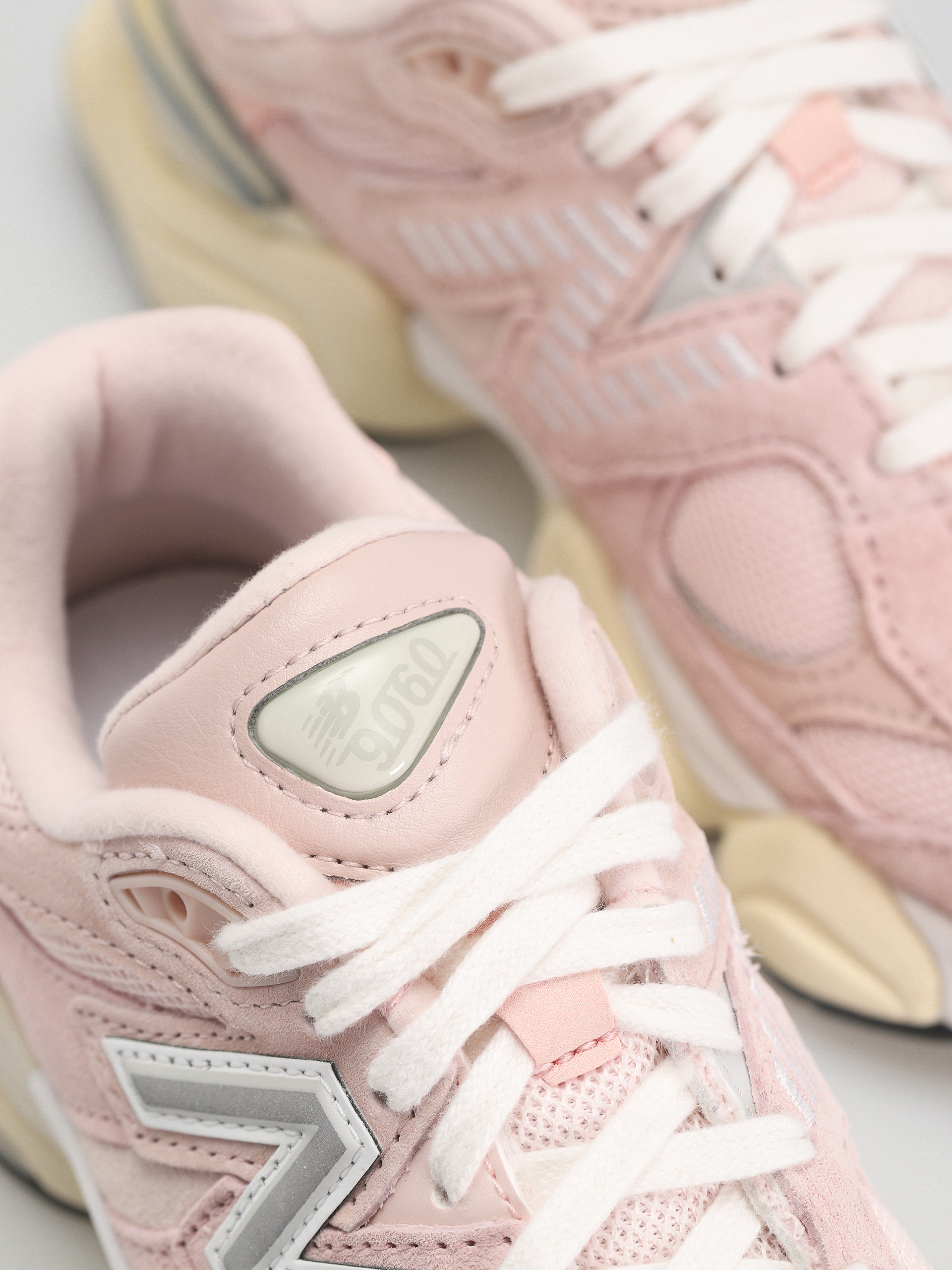 New Balance Shoes 9060 (crystal pink)