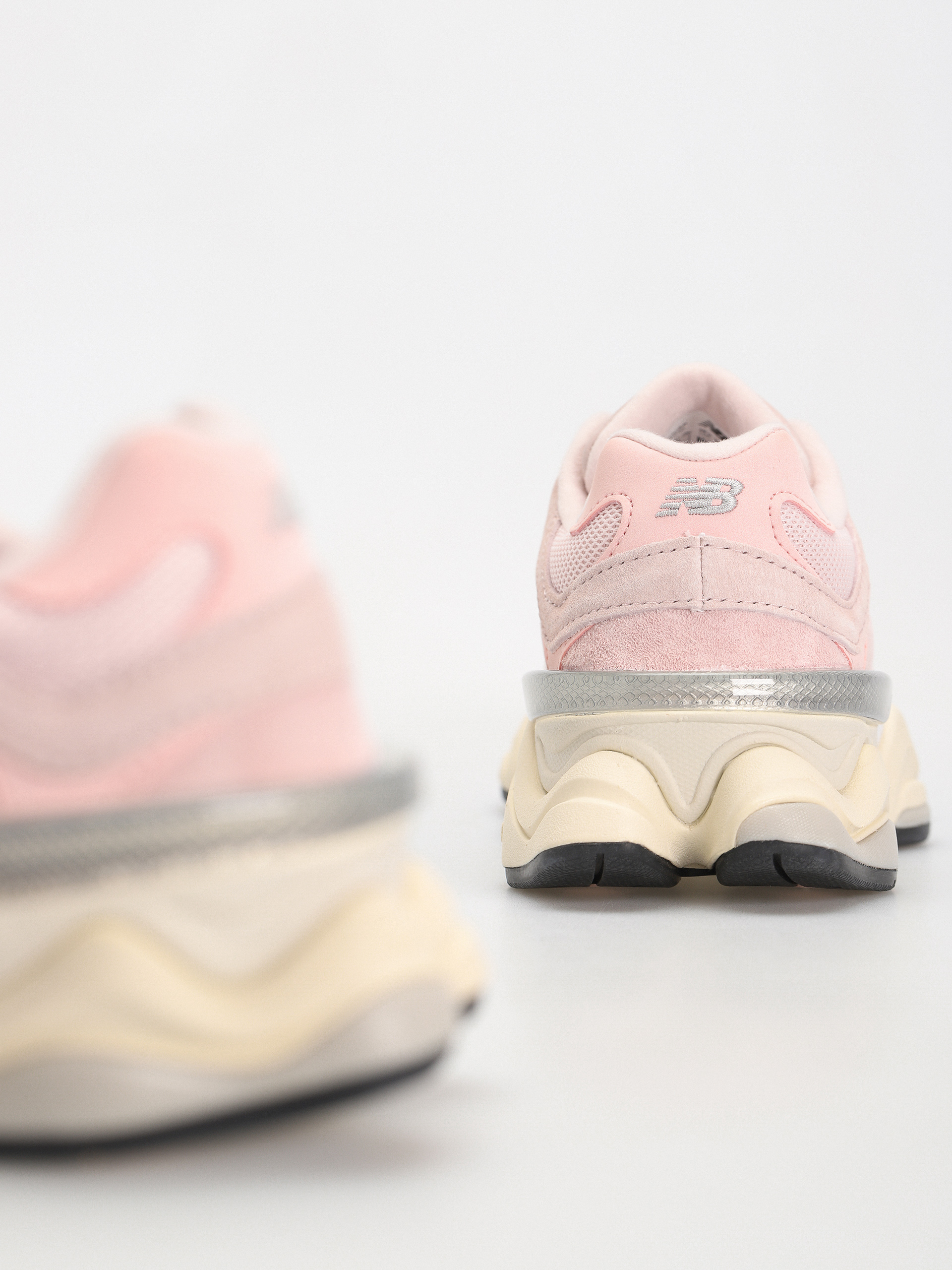 New Balance Shoes 9060 (crystal pink)