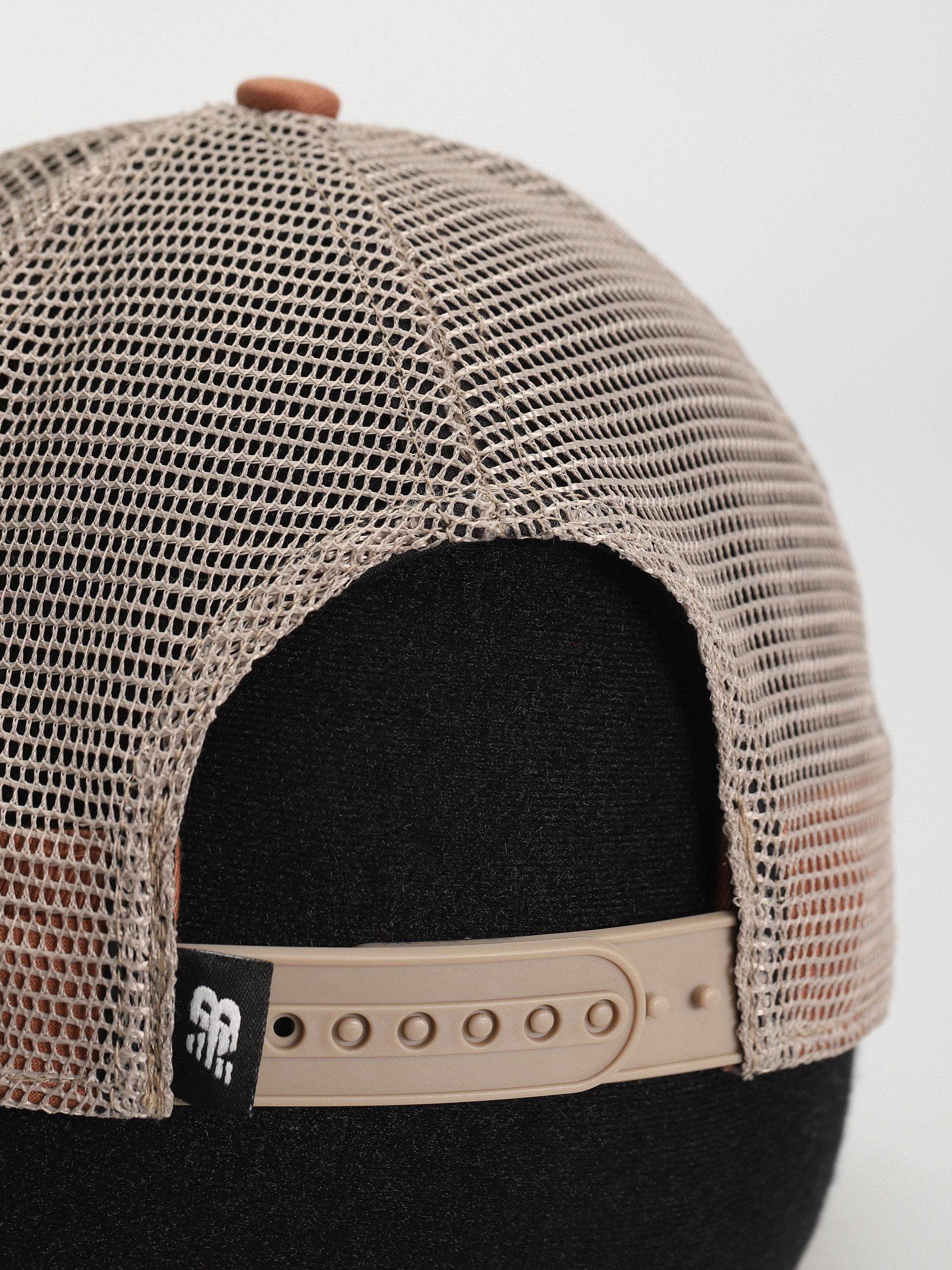 New Balance Sport Essentials Trucker Cap (walnut)