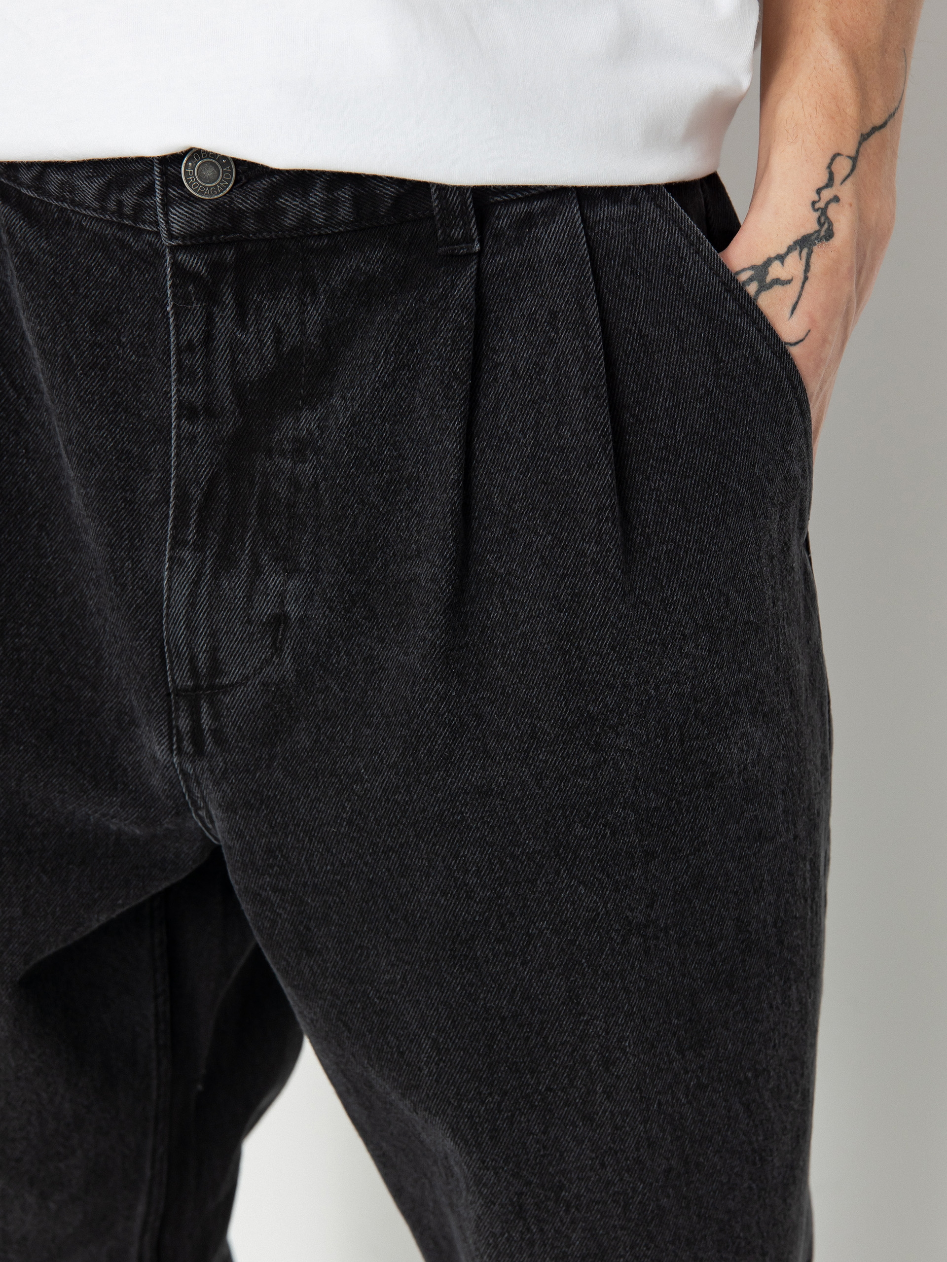 OBEY Fubar Pleated Denim Pants (faded black)