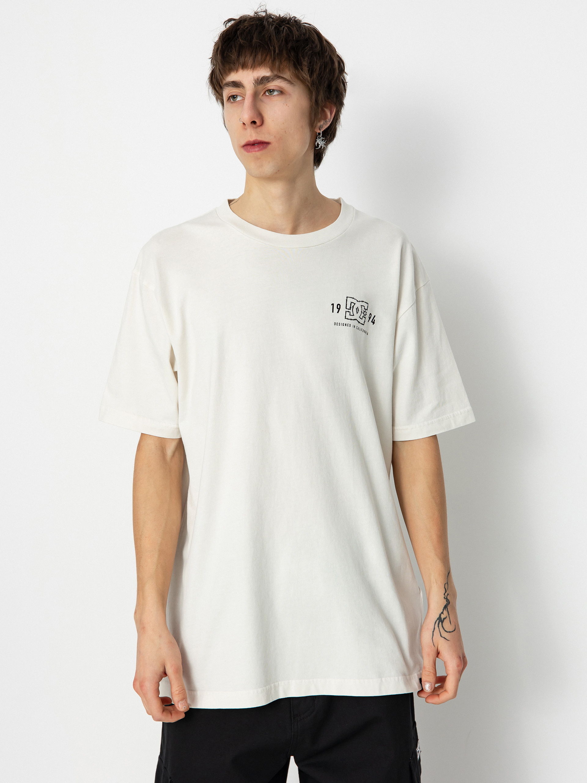 DC High Rise T-Shirt (lily white acid wash)