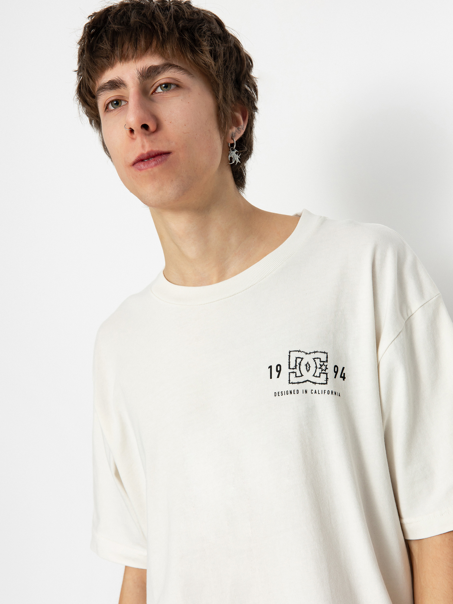 DC High Rise T-Shirt (lily white acid wash)