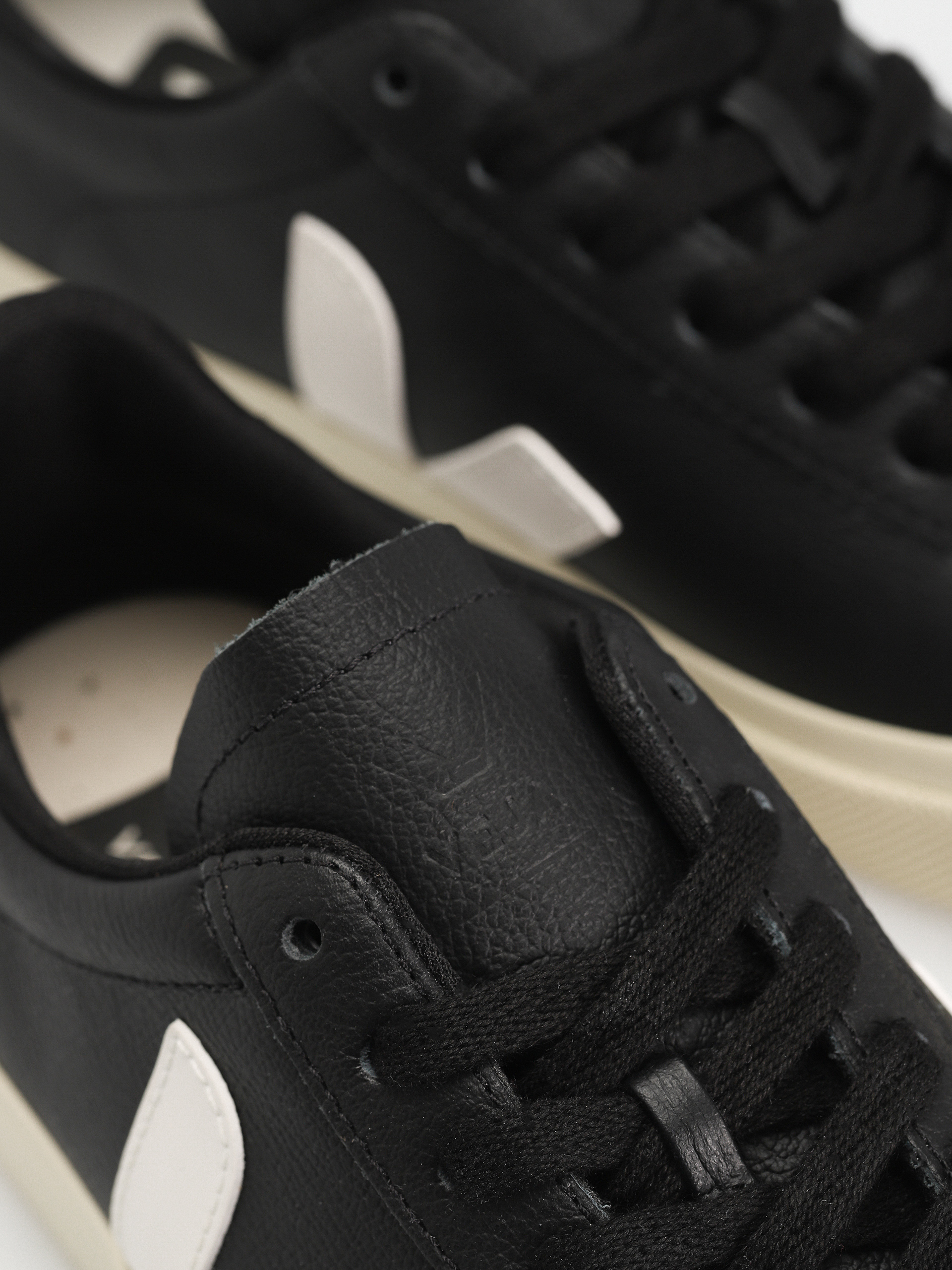 Veja Schuhe Campo Wmn (black white)