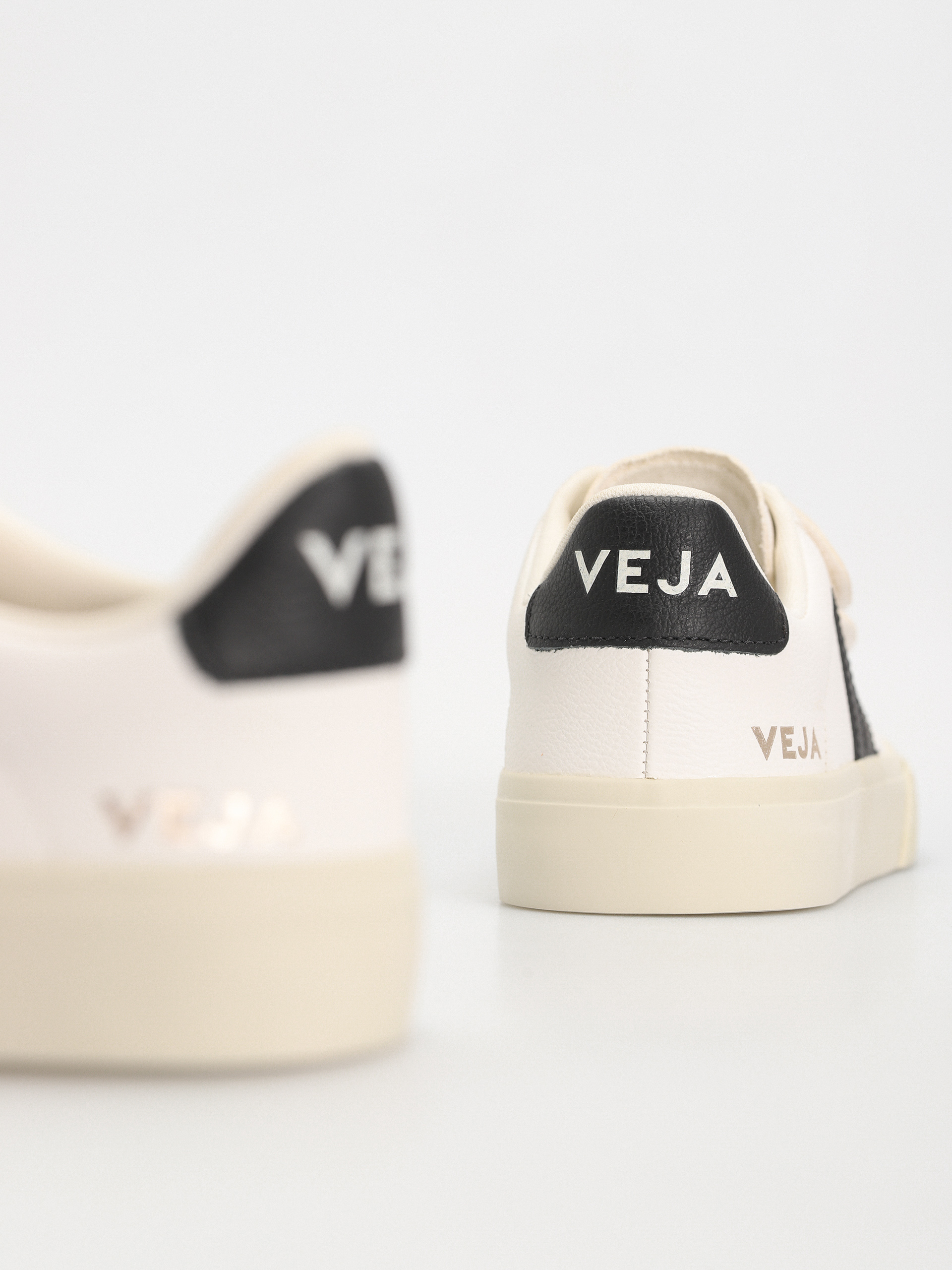 Veja Recife Logo Wmn Shoes (extra white black)