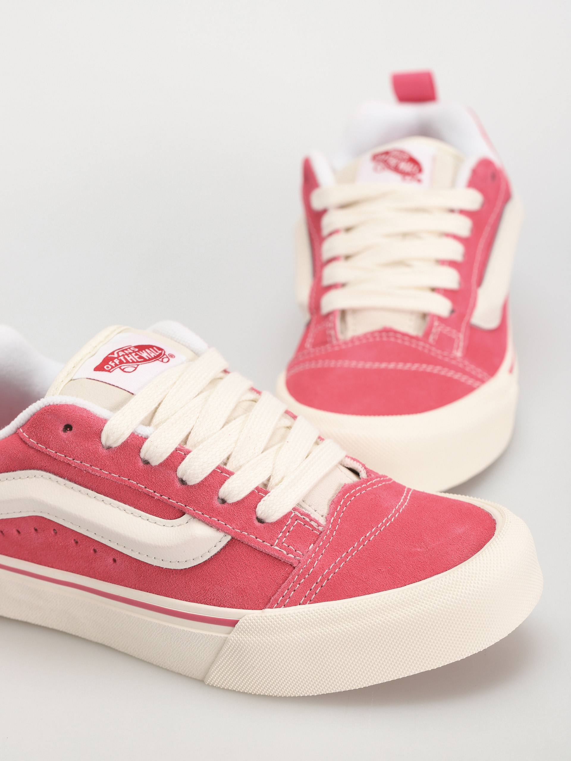Vans Knu Skool Shoes (retro color pink/true white)