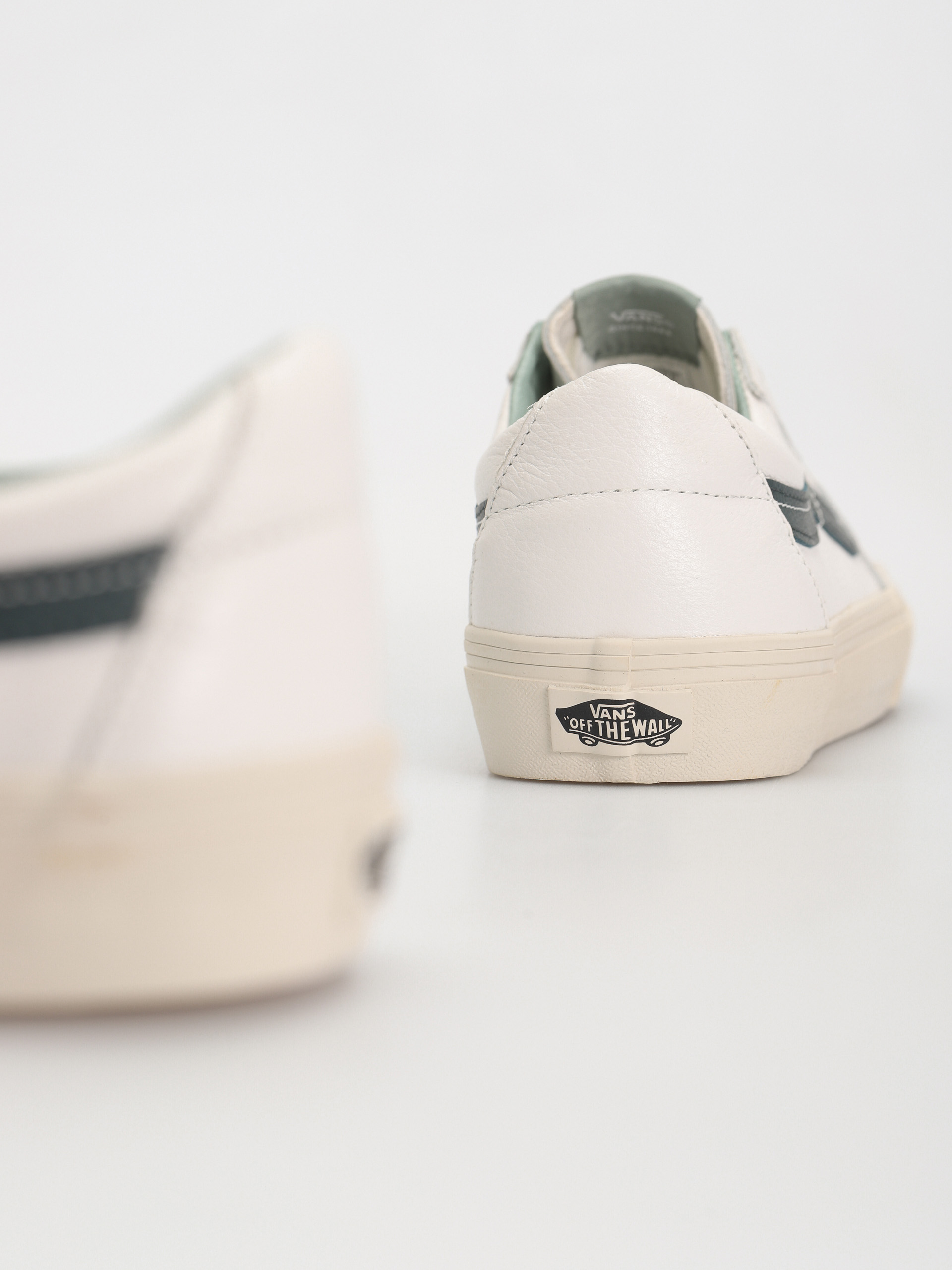 Vans Sk8 Low Shoes (premium leather green gables)