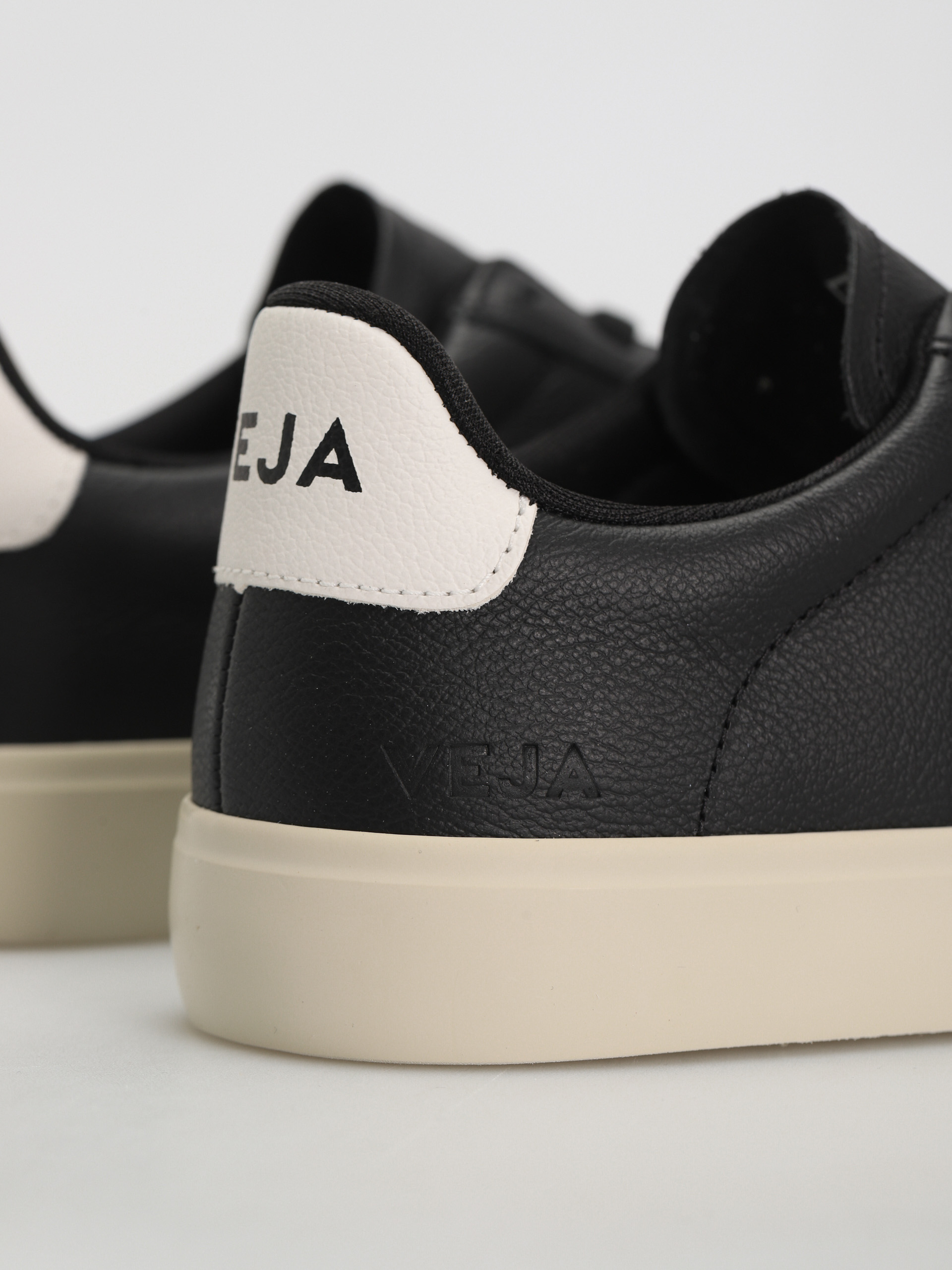 Veja Campo Shoes (black white)