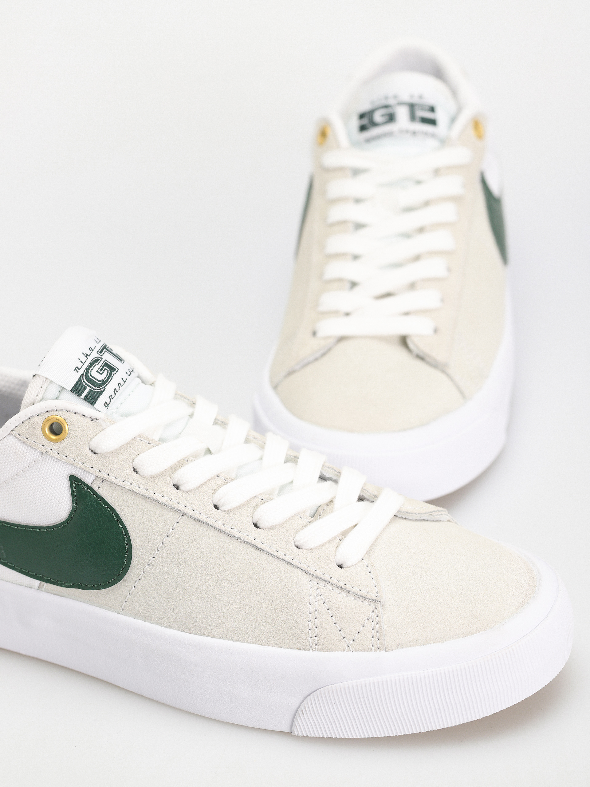 Nike SB Zoom Blazer Low Pro Gt Shoes (white/fir white gum light brown)