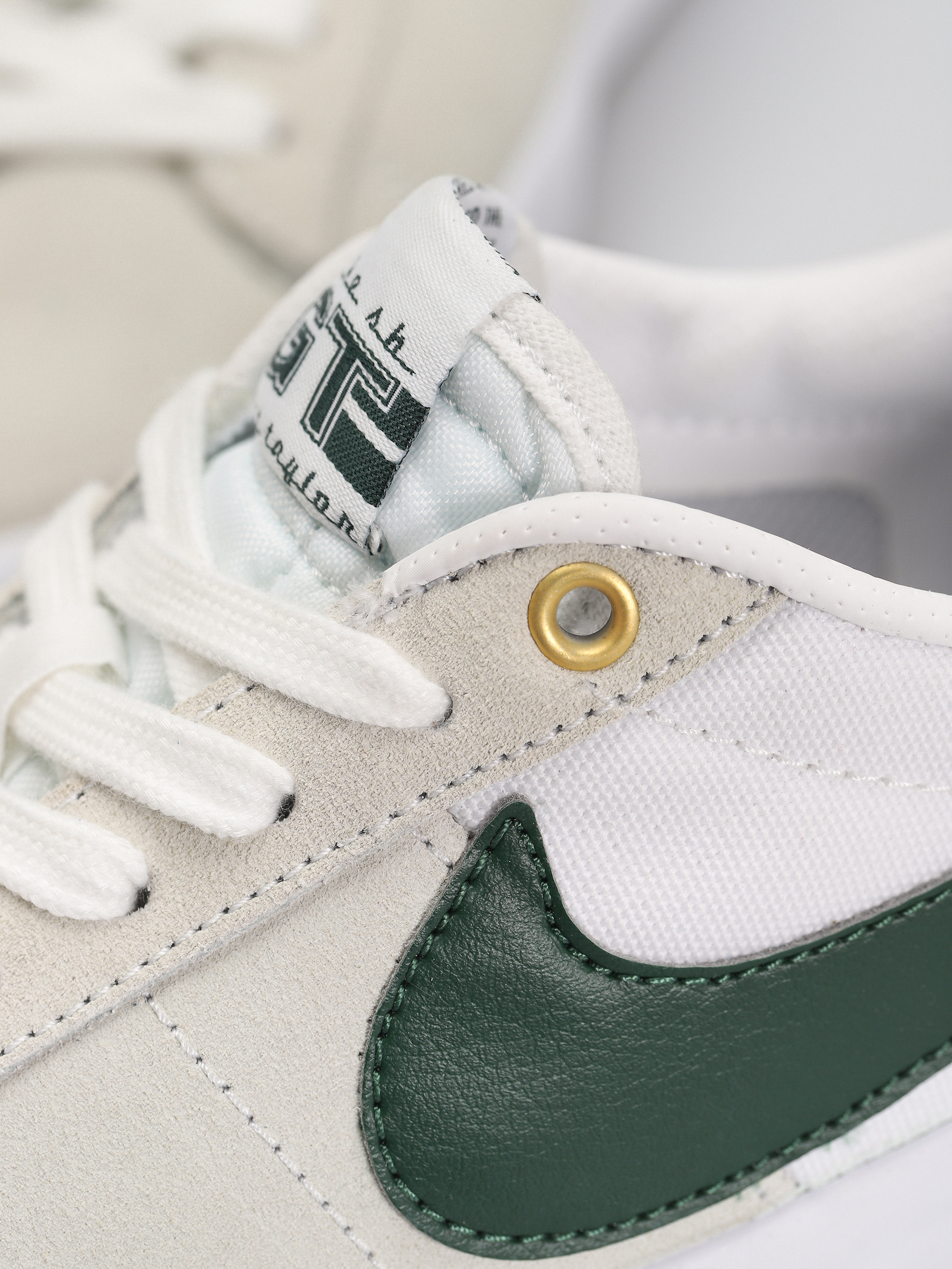 Nike SB Zoom Blazer Low Pro Gt Shoes (white/fir white gum light brown)