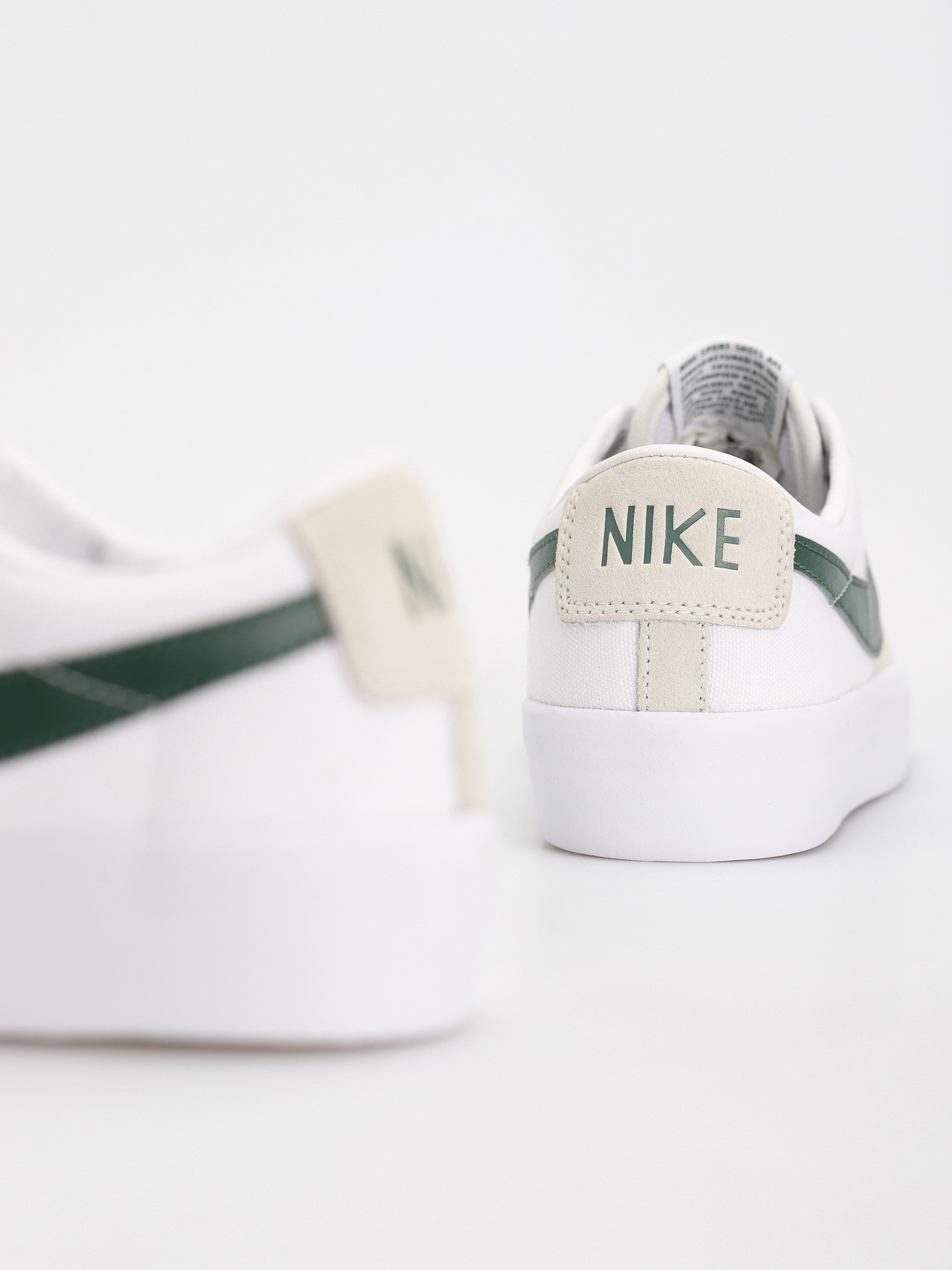 Nike SB Zoom Blazer Low Pro Gt Schuhe (white/fir white gum light brown)