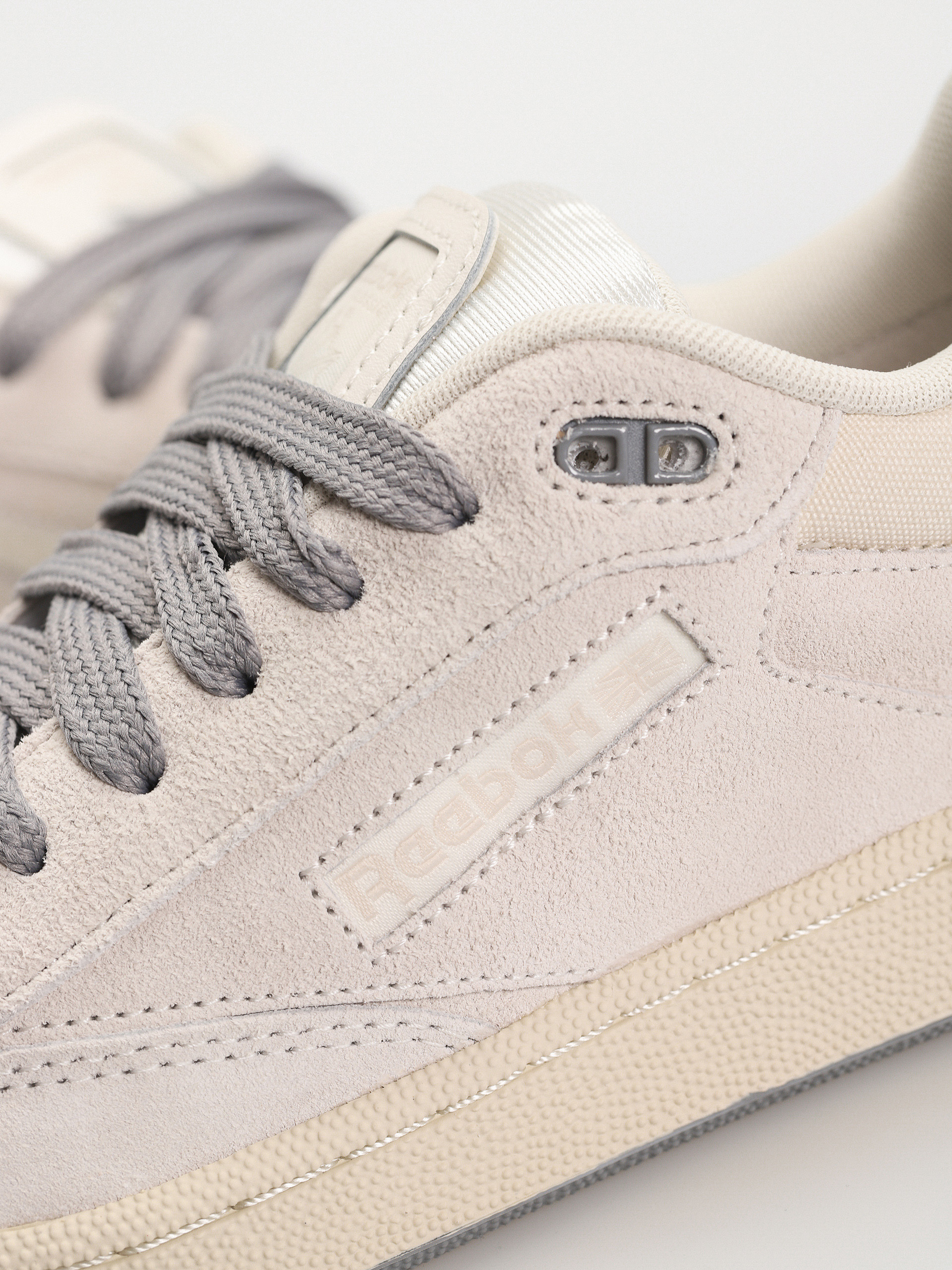 Reebok Club C Bulc Wmn Shoes (chalk/alabas/pugry5)