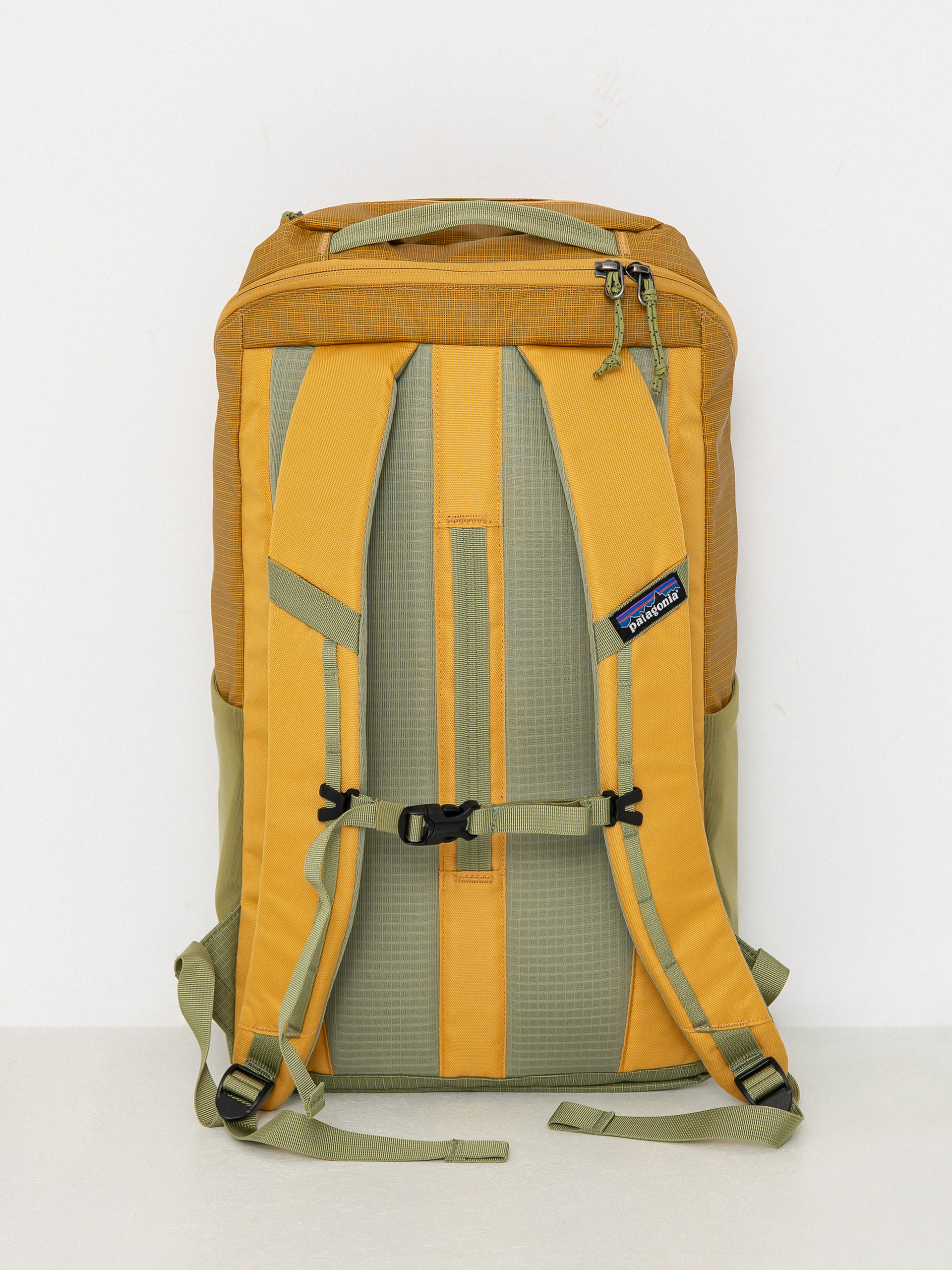 Patagonia Backpack Black Hole Pack 25L (pufferfish gold)